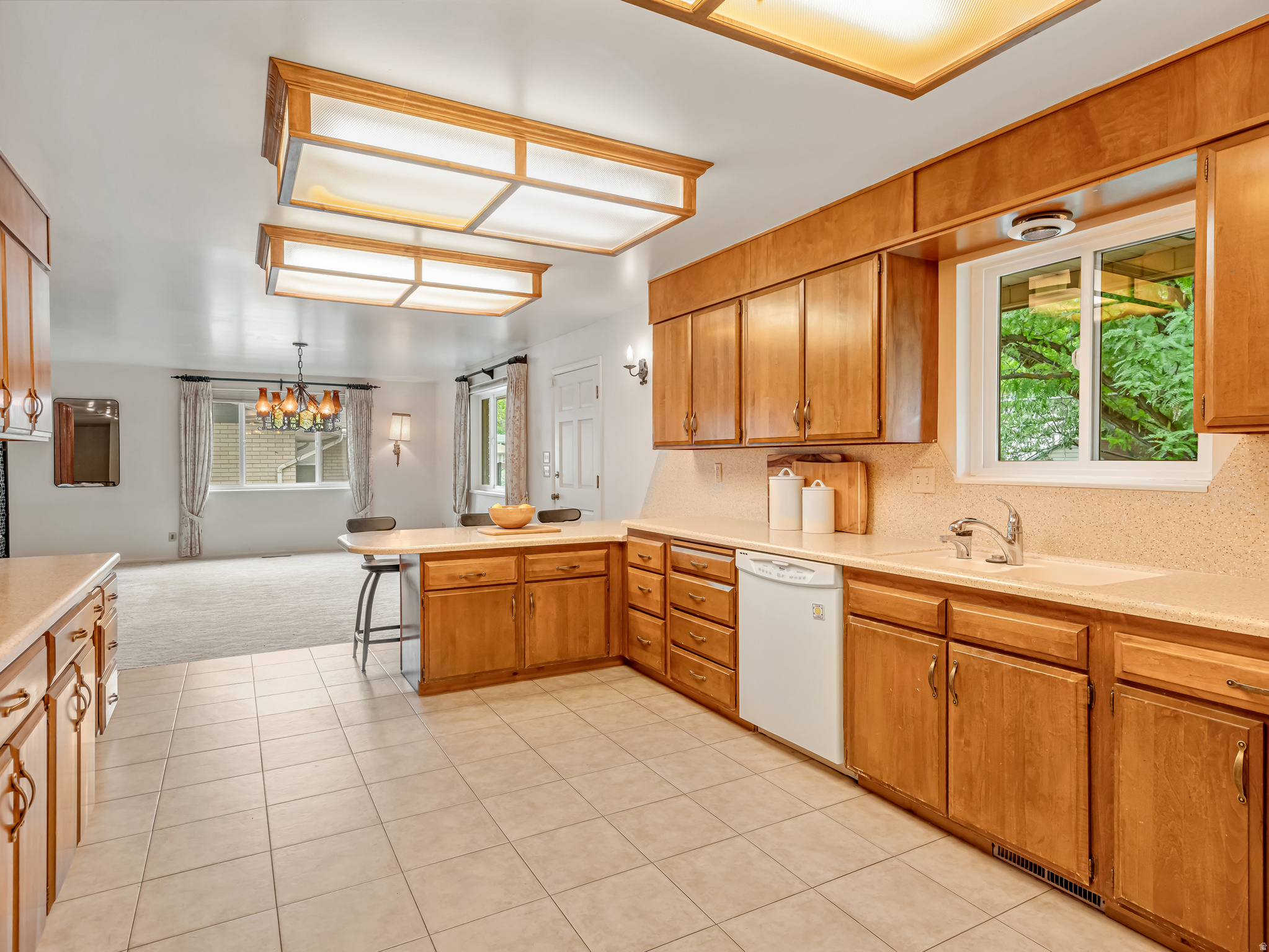 COLONIAL HEIGHTS - Residential
