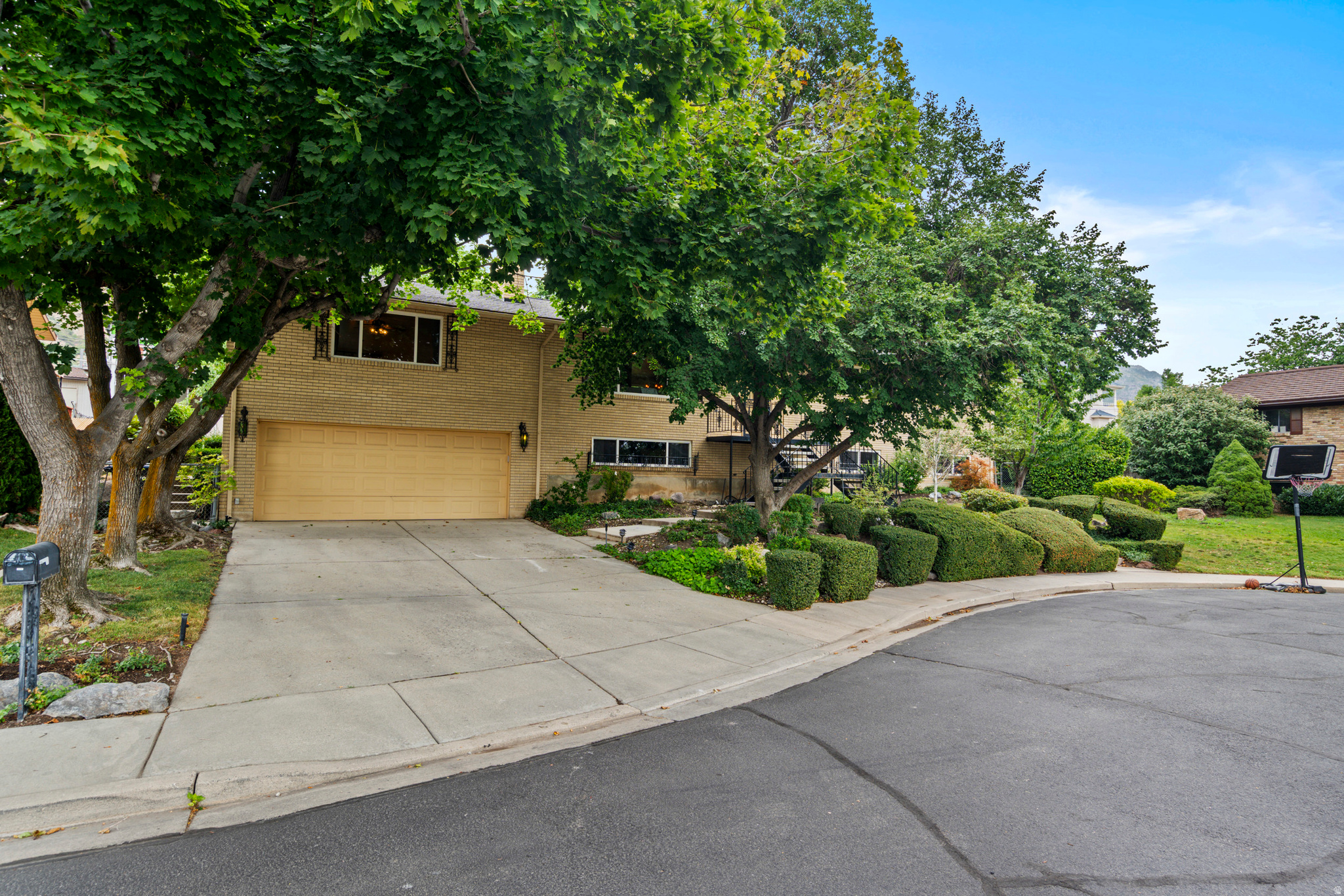 COLONIAL HEIGHTS - Residential