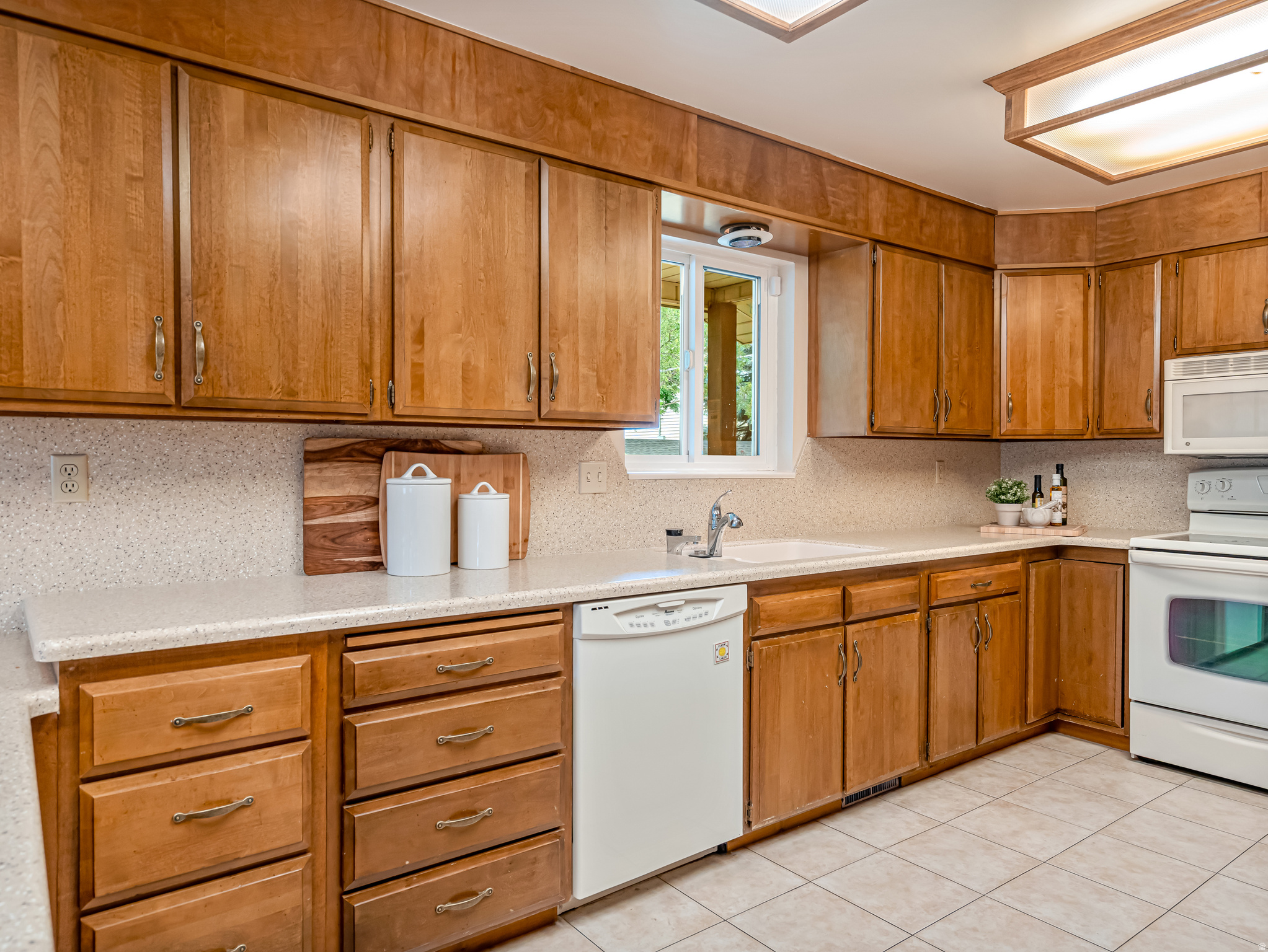 COLONIAL HEIGHTS - Residential