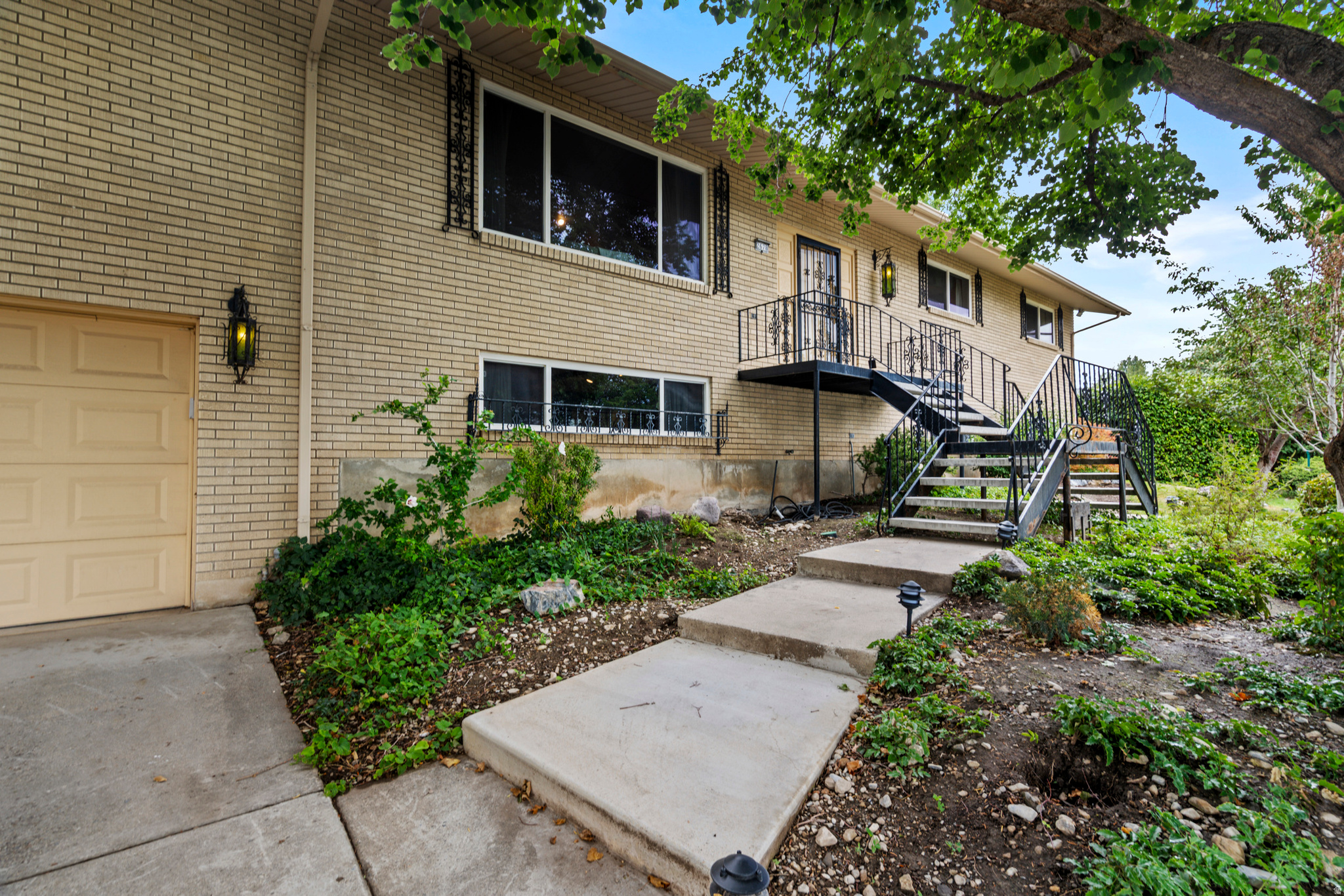 COLONIAL HEIGHTS - Residential