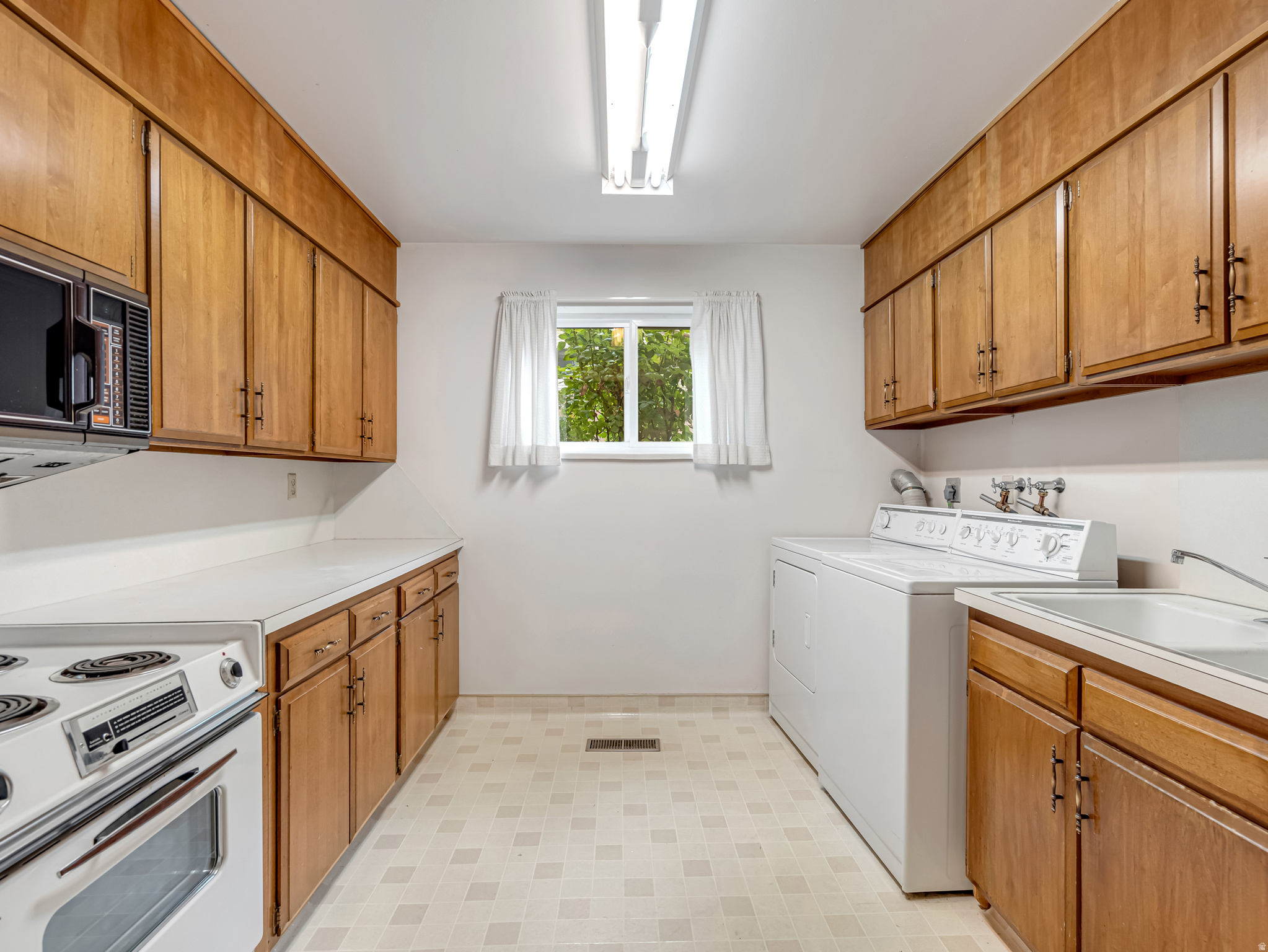 COLONIAL HEIGHTS - Residential