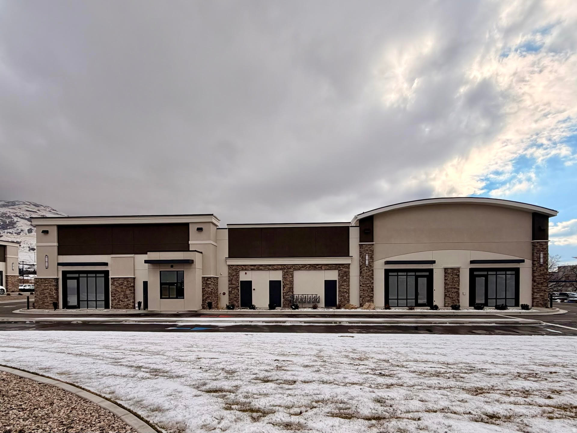 EAGLE LANDING - Commercial Lease