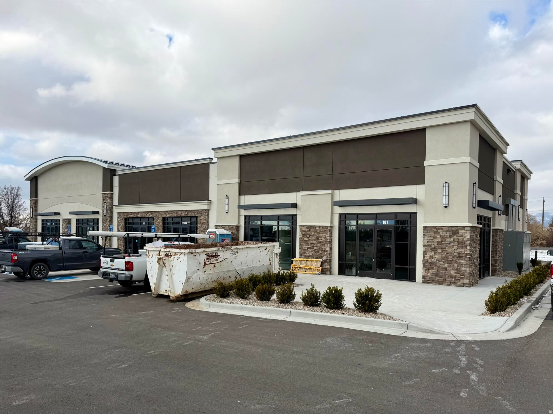 EAGLE LANDING - Commercial Lease
