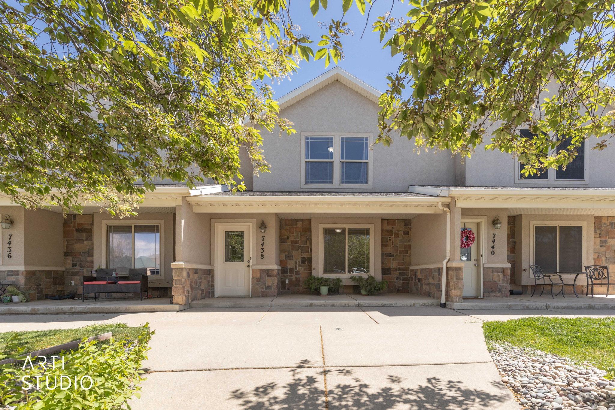 Clean, well maintained townhome in South Weber. New paint, and flooring in main living room and upstairs. ... Mountain views from the patio and main bedroom, and easy access to 89, I-15, and Hill Air Force Base.