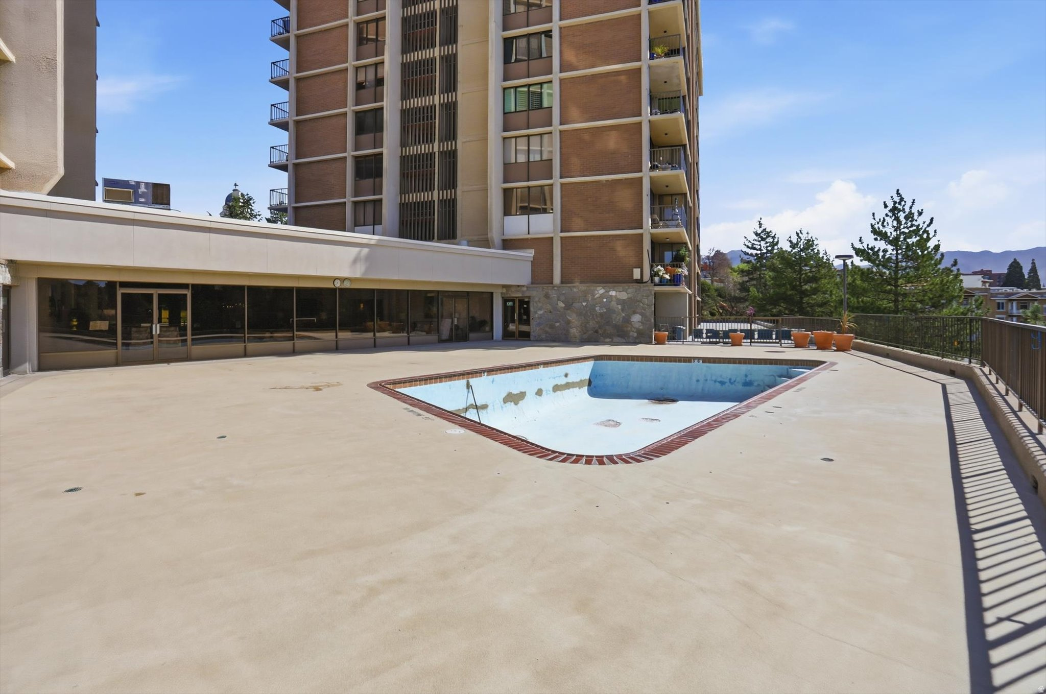 ZION SUMMIT CONDM - Residential