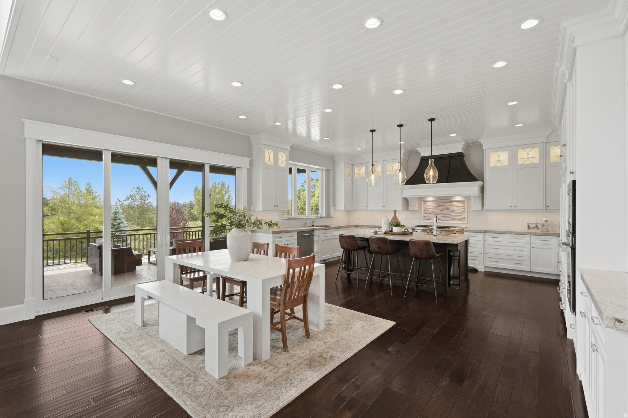 COUNTRY FRENCH ESTATES - Residential