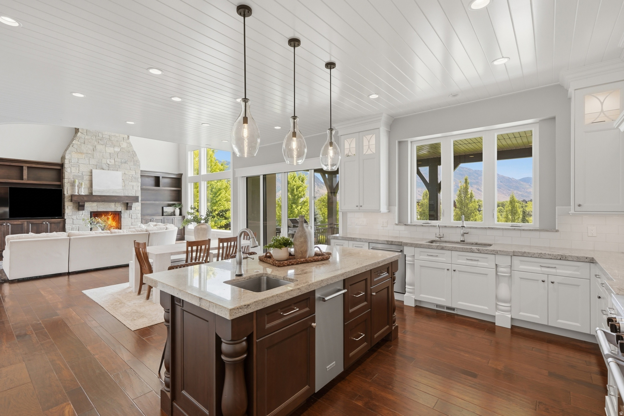 COUNTRY FRENCH ESTATES - Residential
