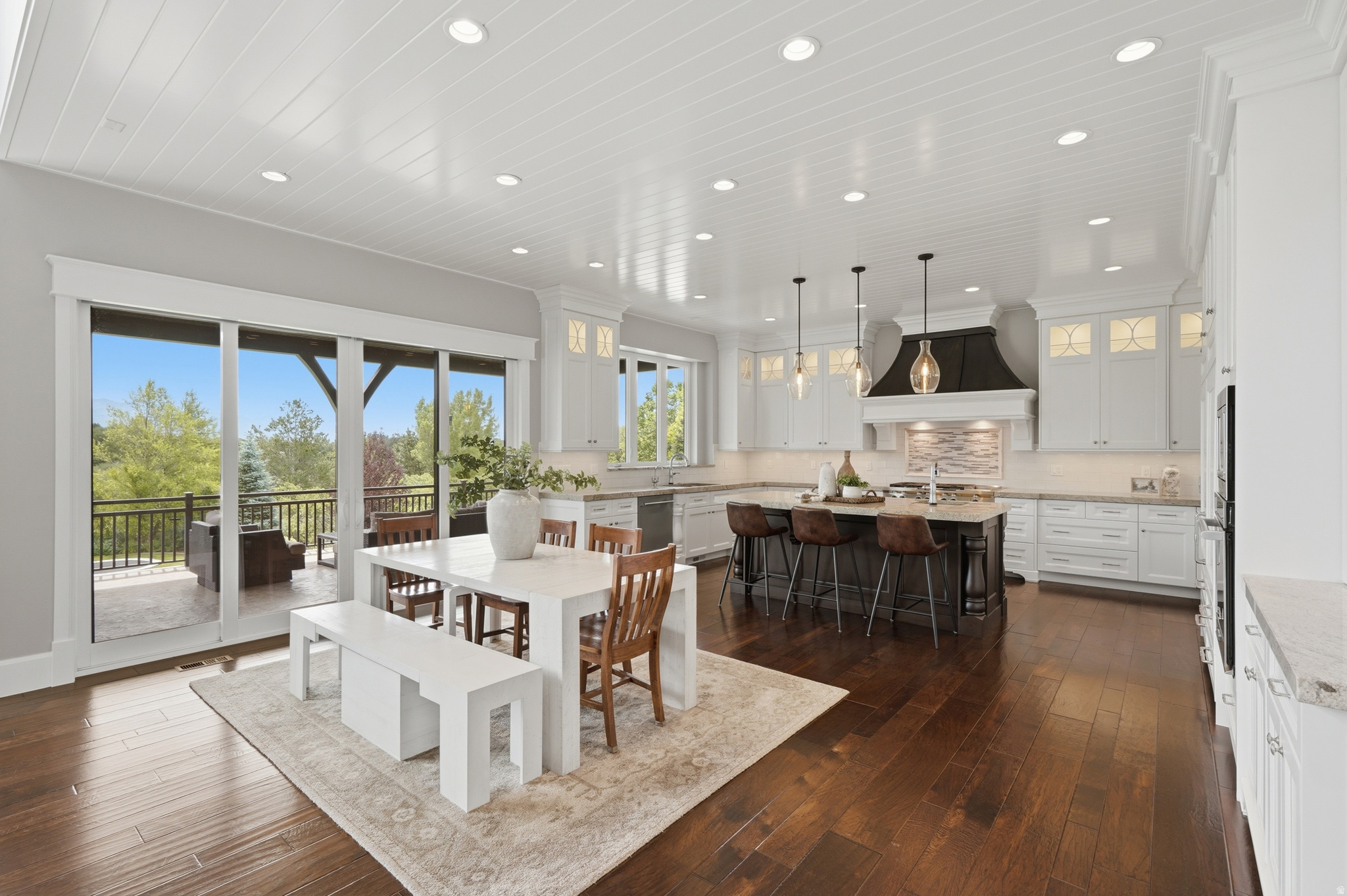 COUNTRY FRENCH ESTATES - Residential