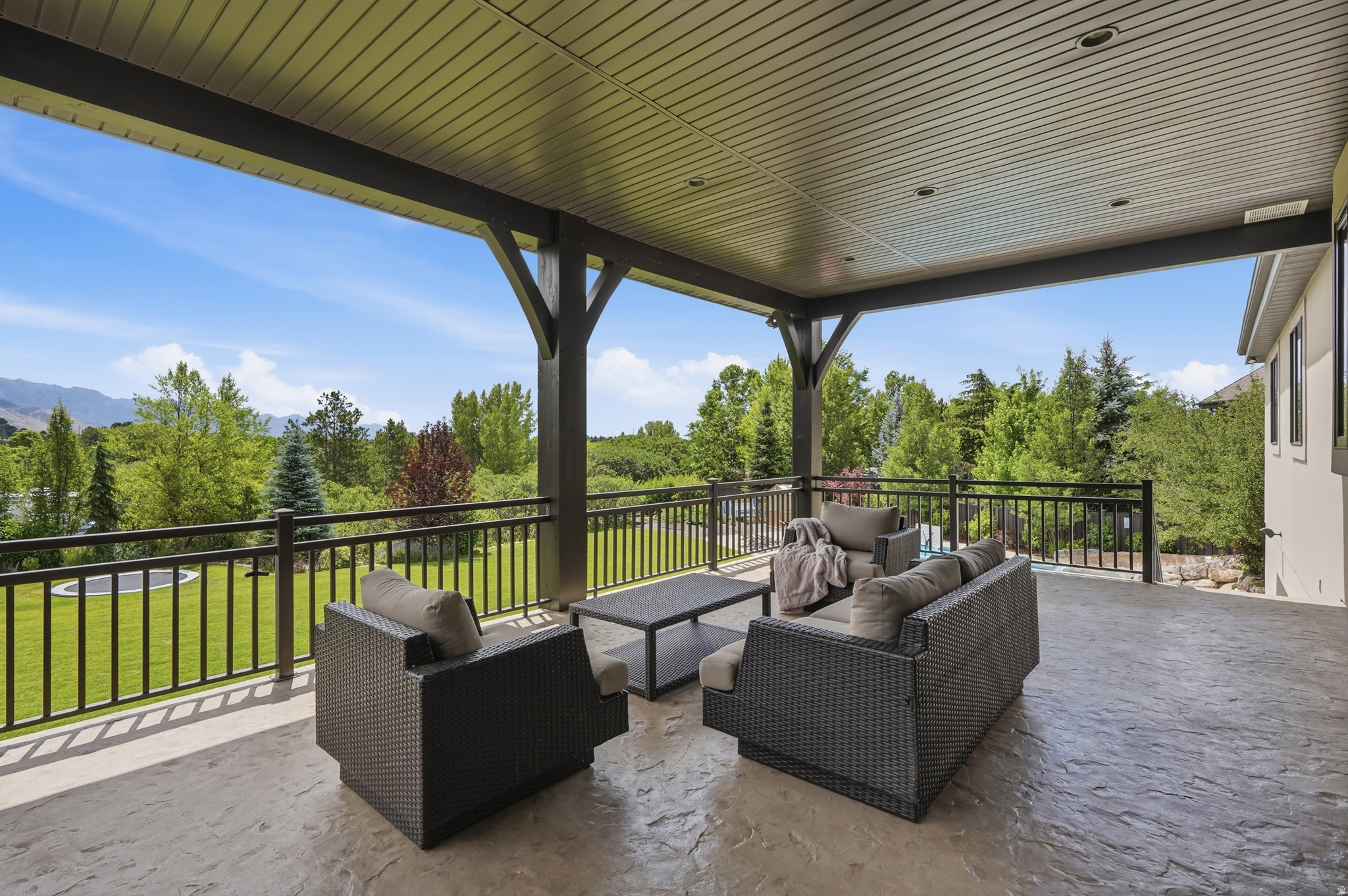 COUNTRY FRENCH ESTATES - Residential
