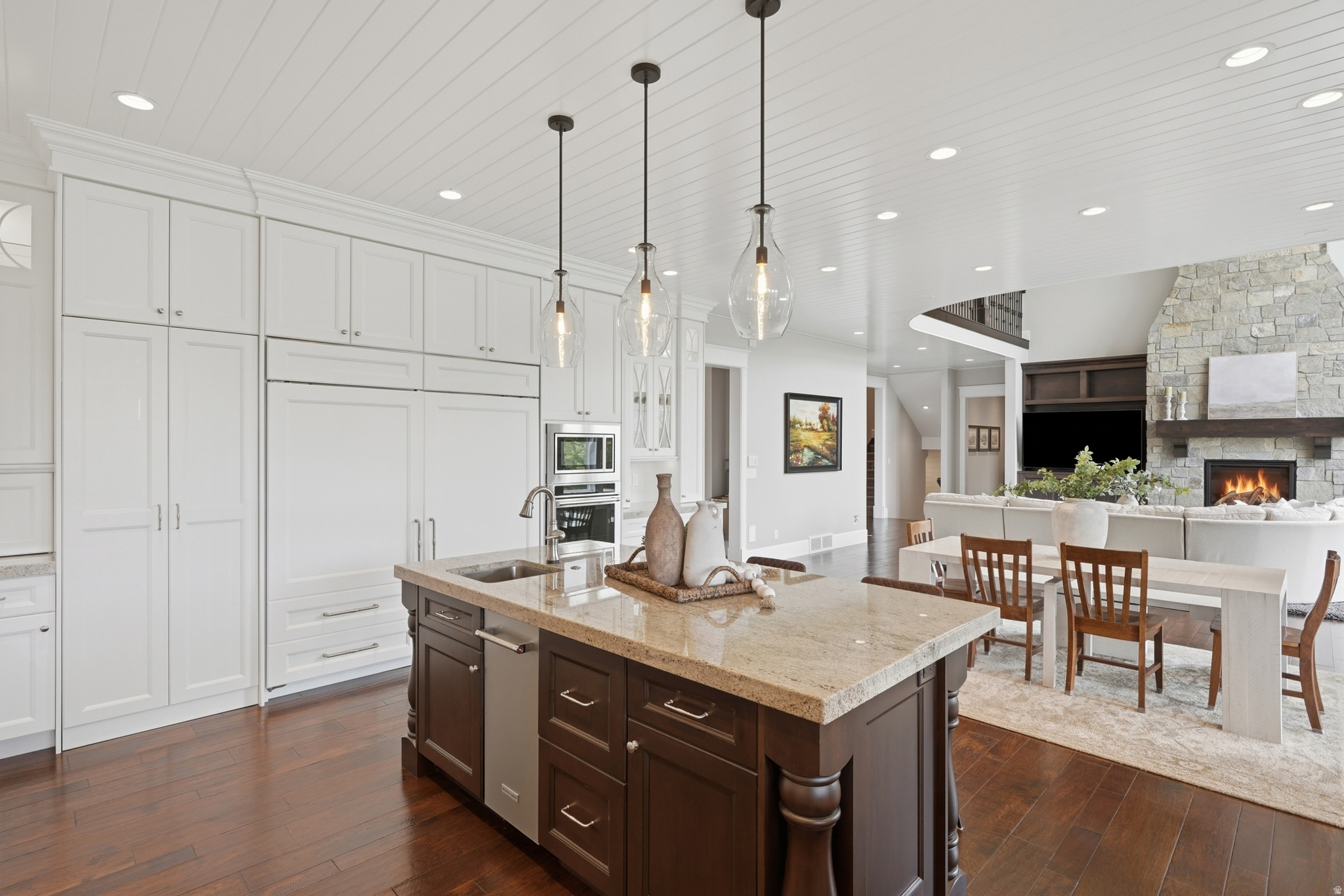 COUNTRY FRENCH ESTATES - Residential