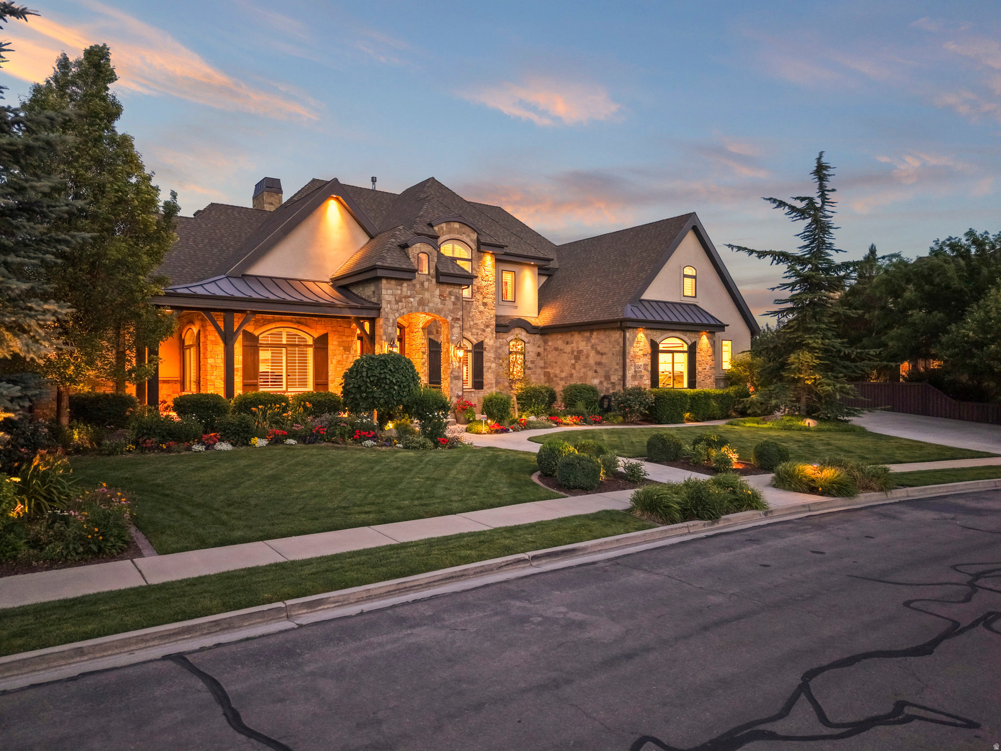 COUNTRY FRENCH ESTATES - Residential