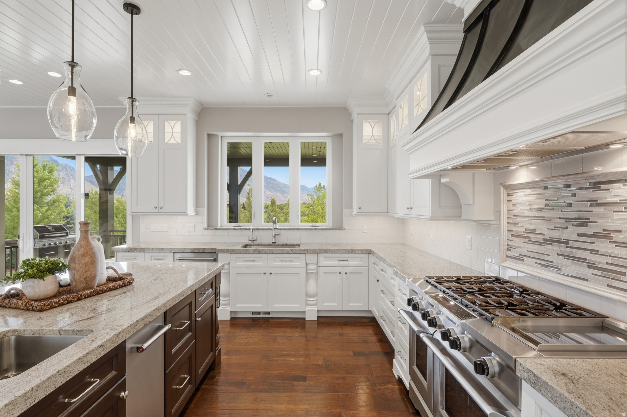 COUNTRY FRENCH ESTATES - Residential