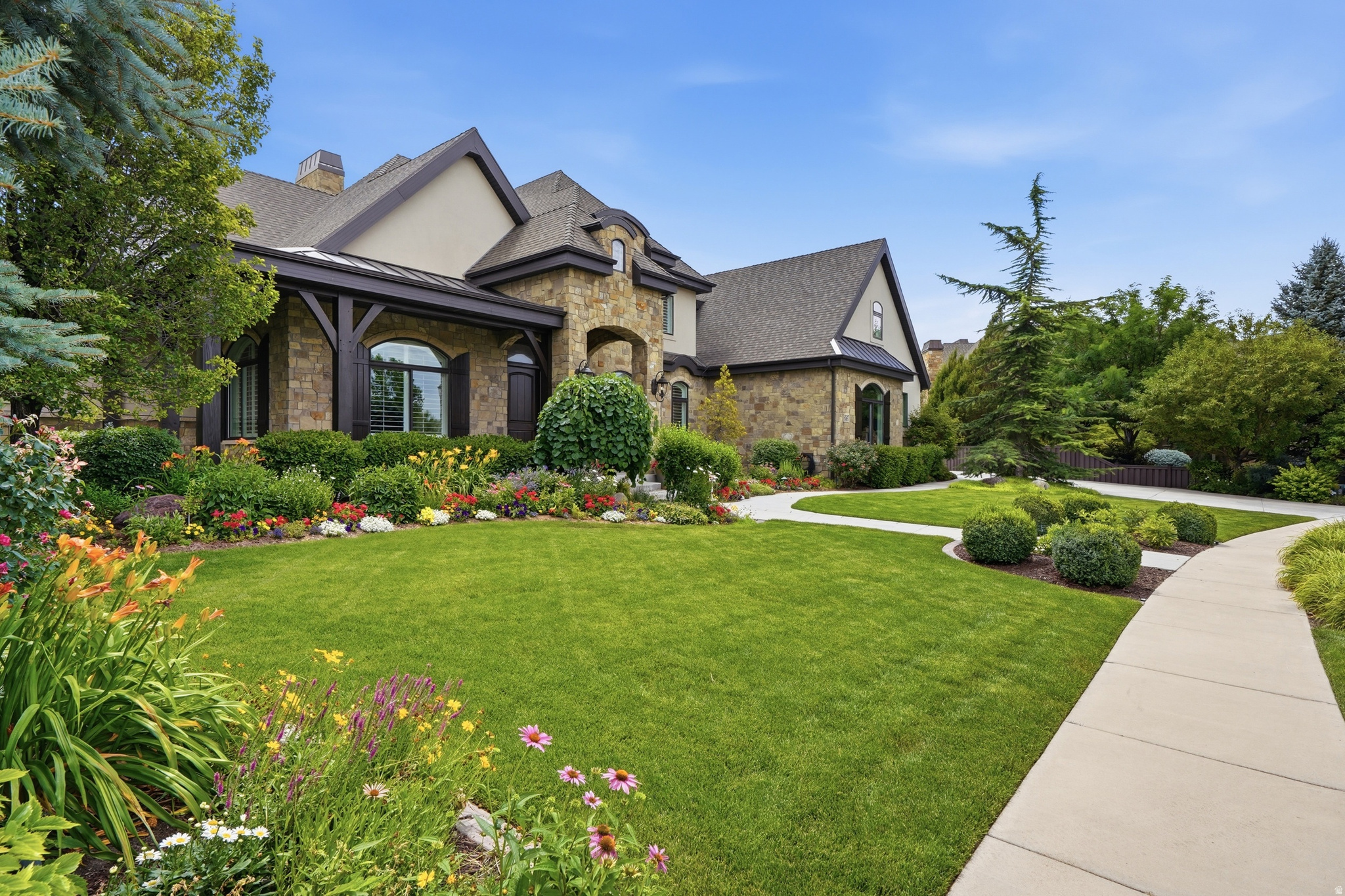 COUNTRY FRENCH ESTATES - Residential