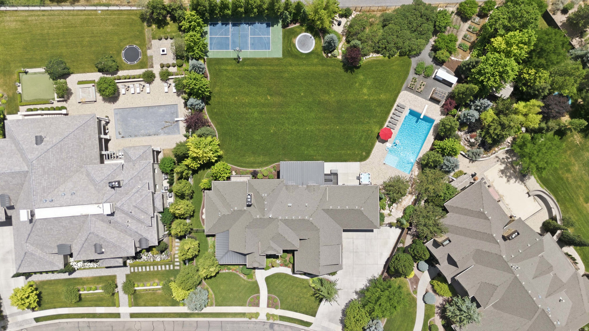 COUNTRY FRENCH ESTATES - Residential