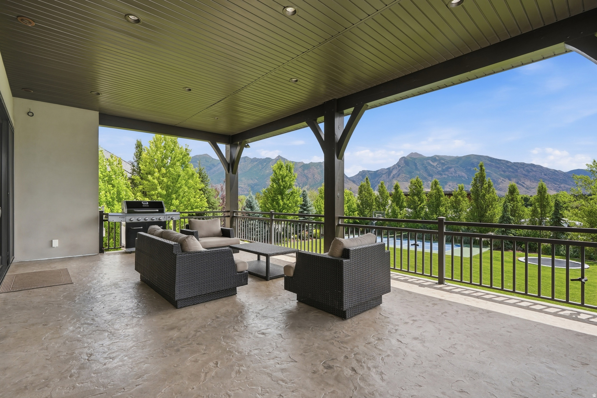 COUNTRY FRENCH ESTATES - Residential
