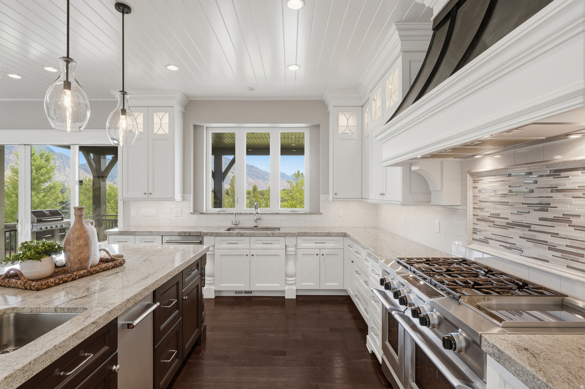 COUNTRY FRENCH ESTATES - Residential