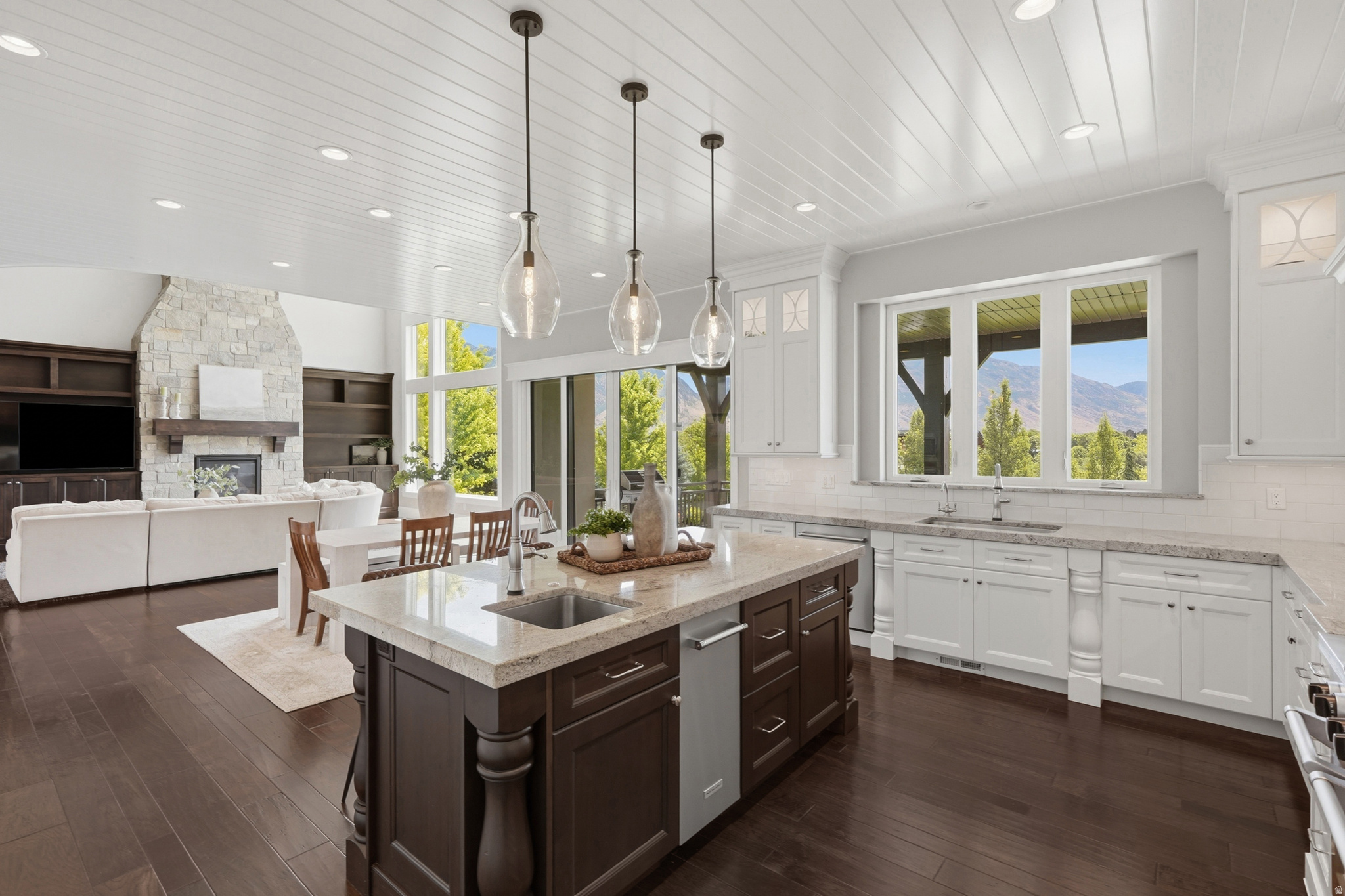 COUNTRY FRENCH ESTATES - Residential