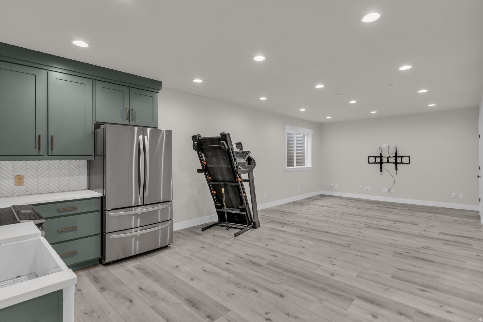 HIGH POINTE - Residential