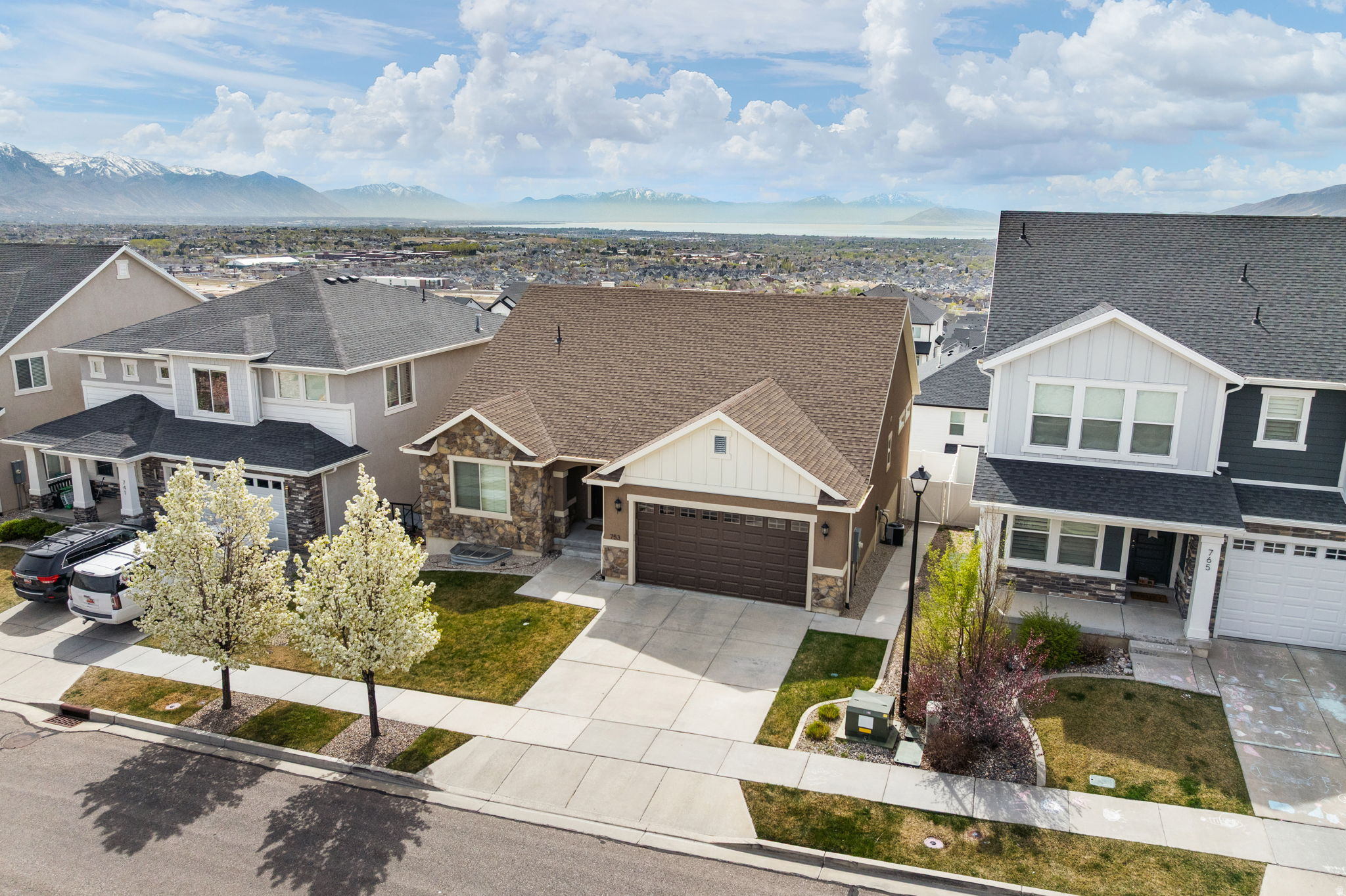 CANYON HILLS - Residential
