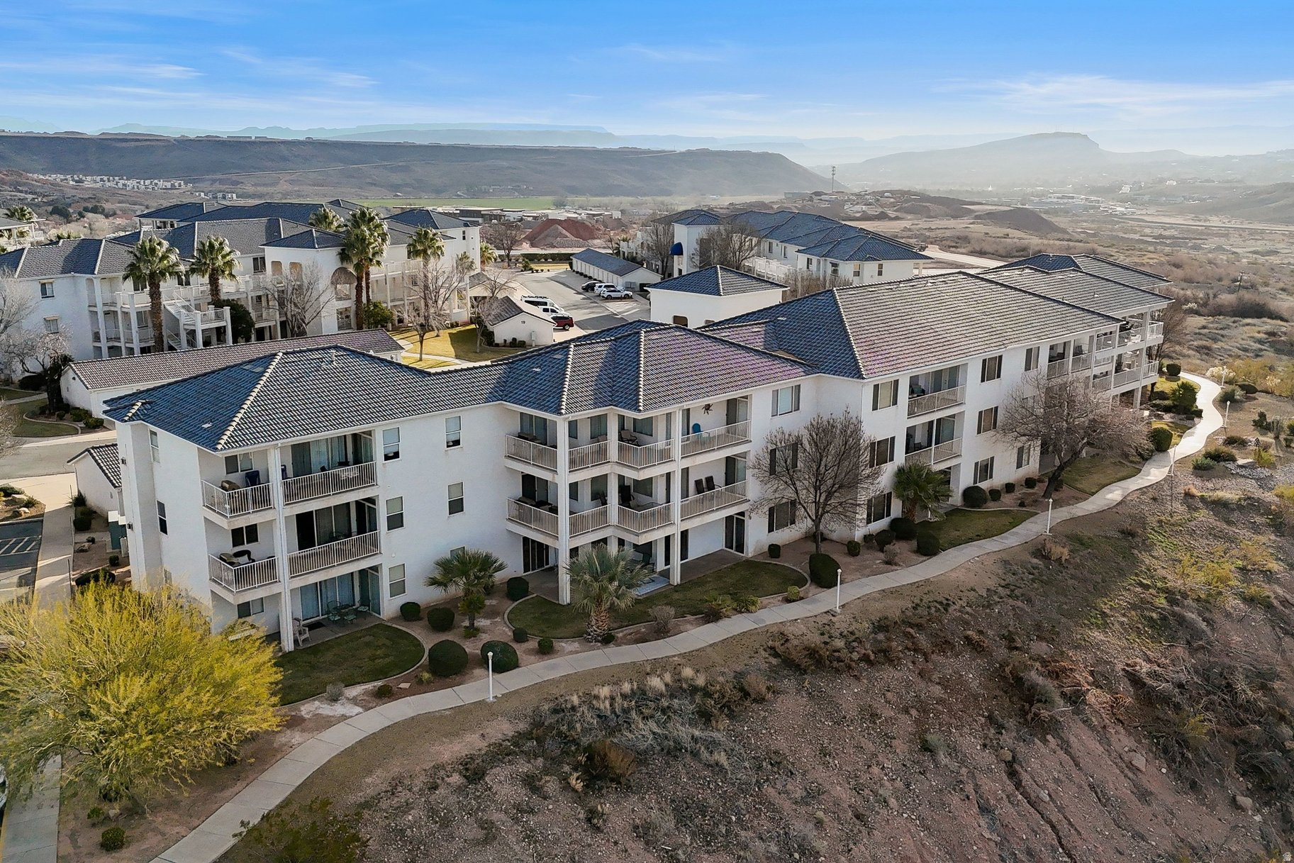 LAS PALMAS RESORT CO - Residential