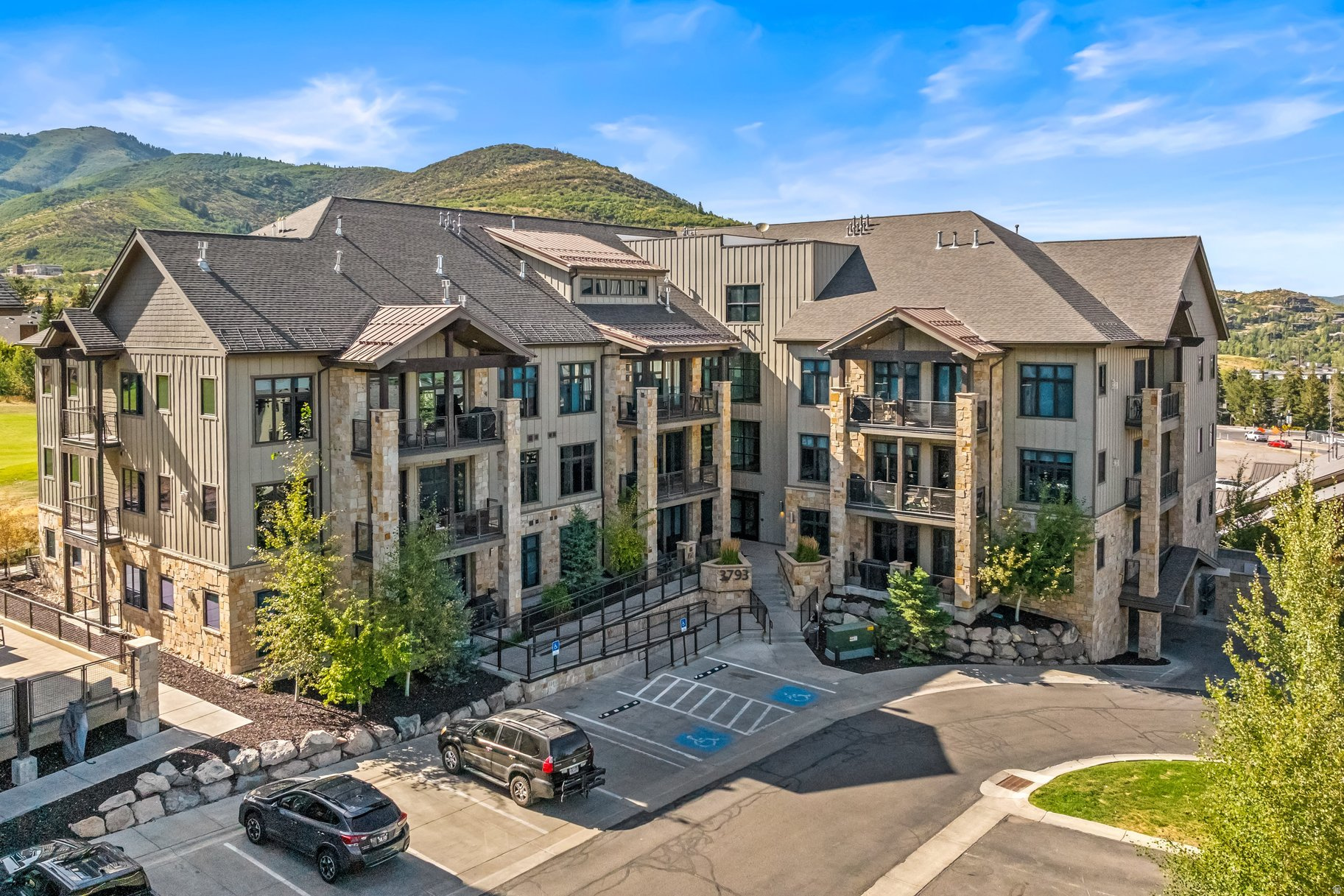 BLACKSTONE RESIDENCE - Residential