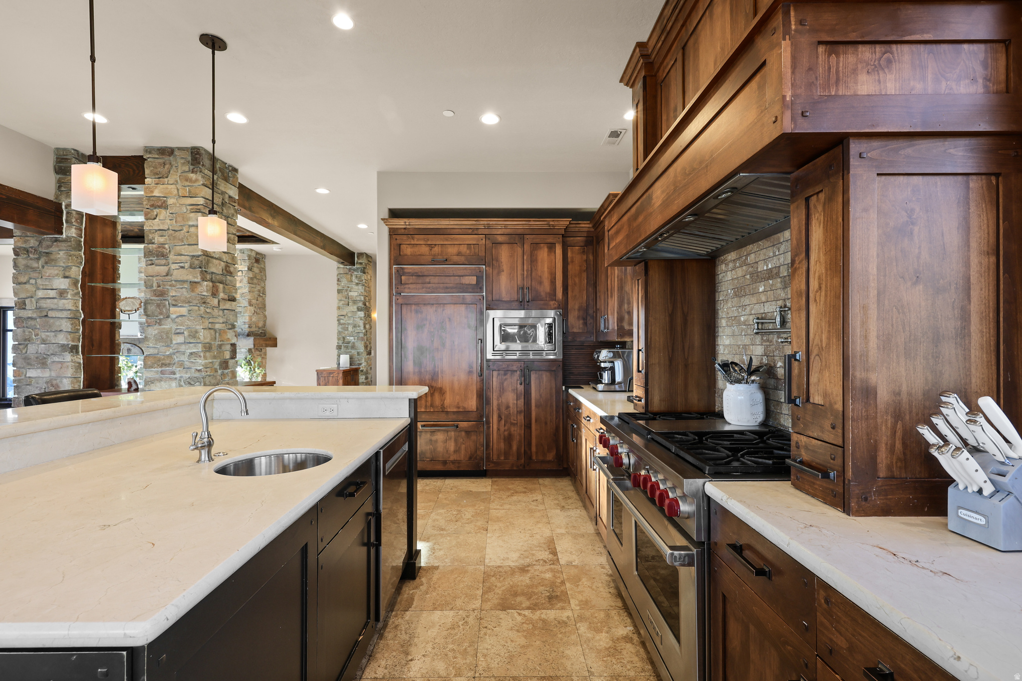 THE HIGHLANDS - Residential