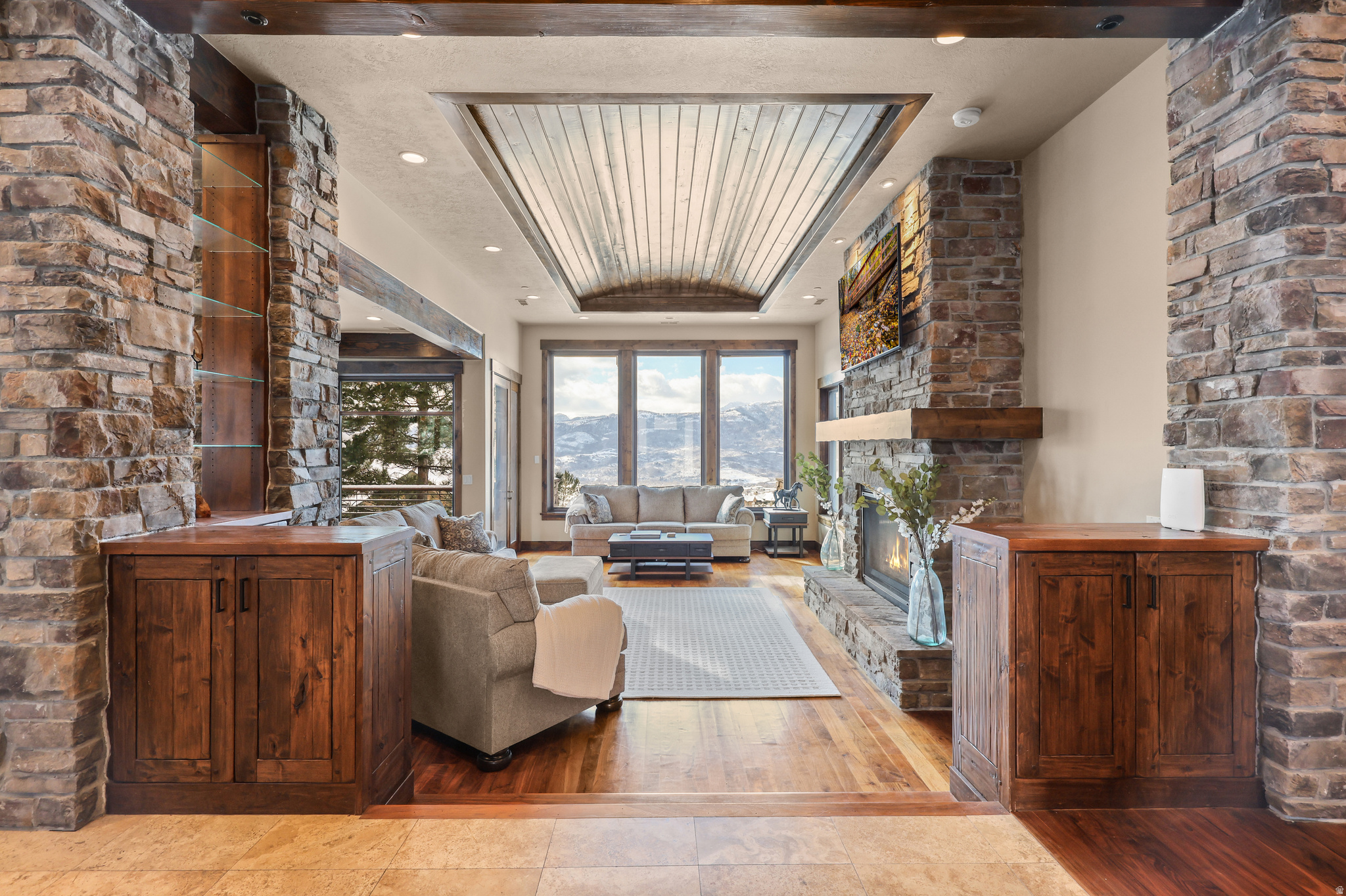 THE HIGHLANDS - Residential