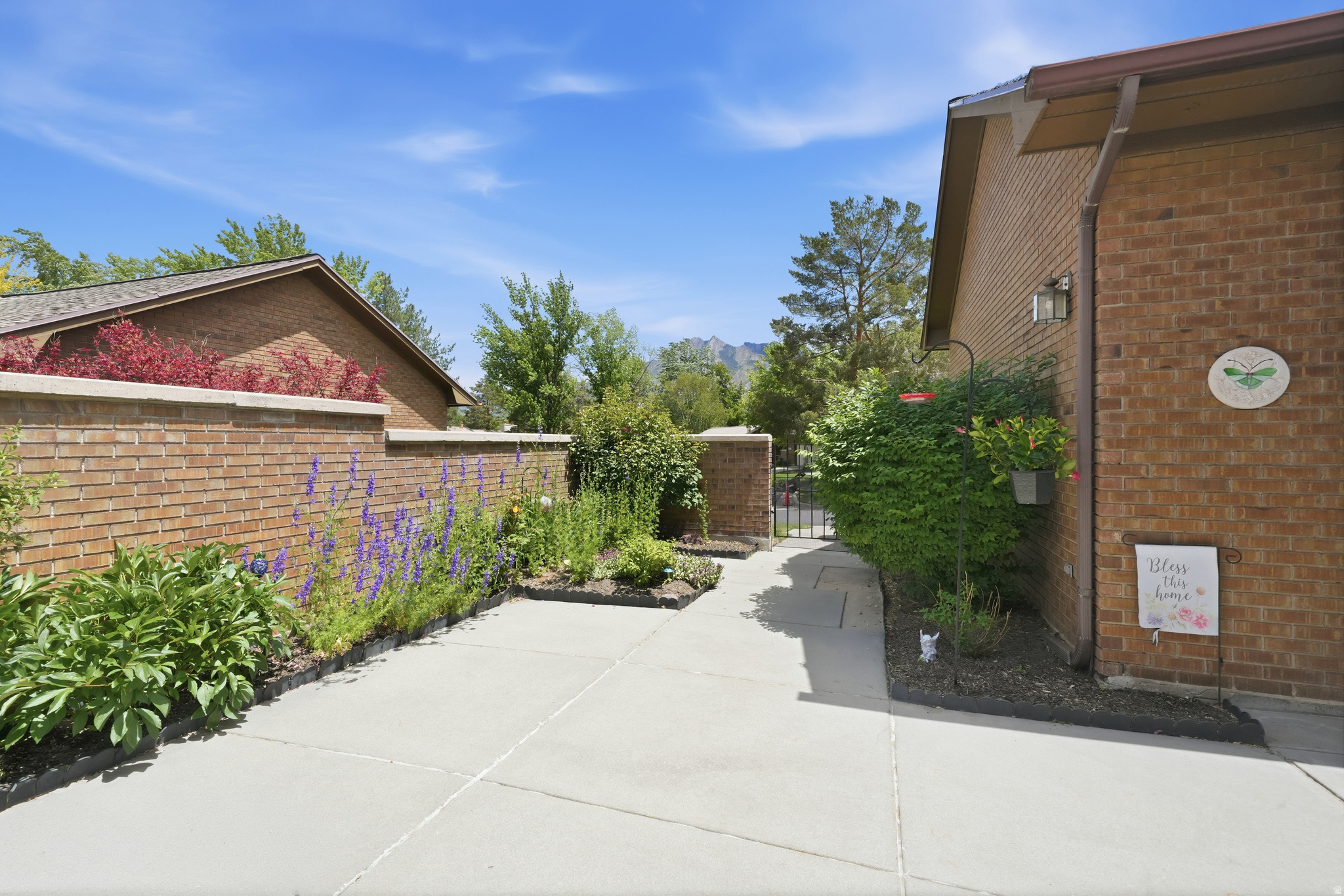 VINE STREET EAST - Residential