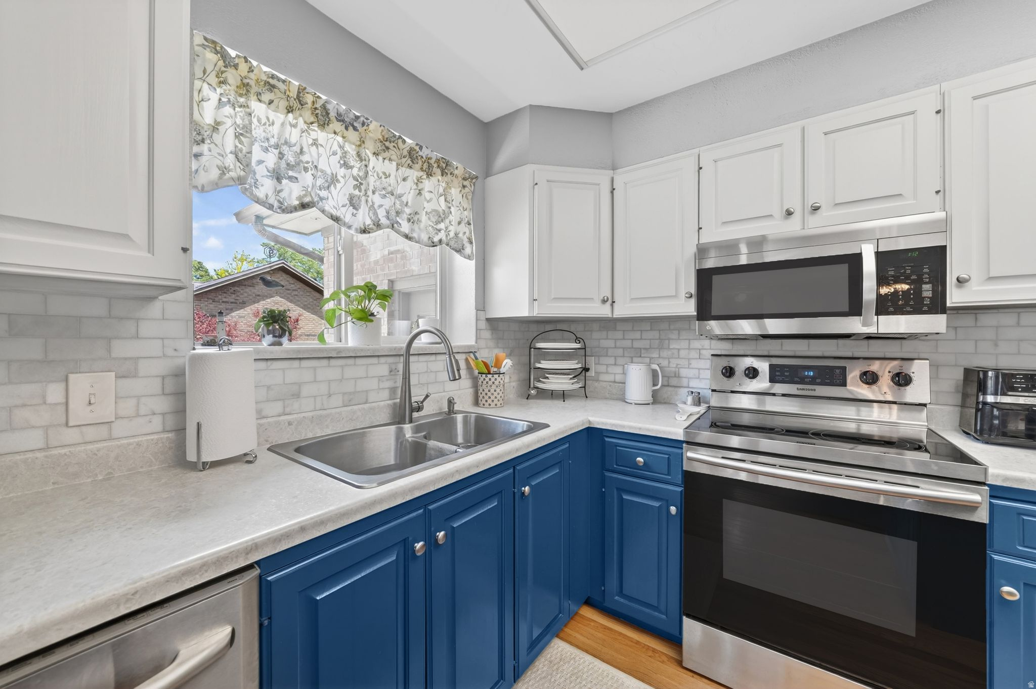 VINE STREET EAST - Residential