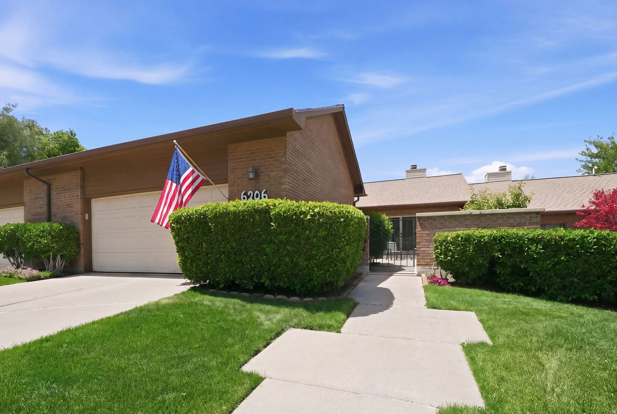 VINE STREET EAST - Residential