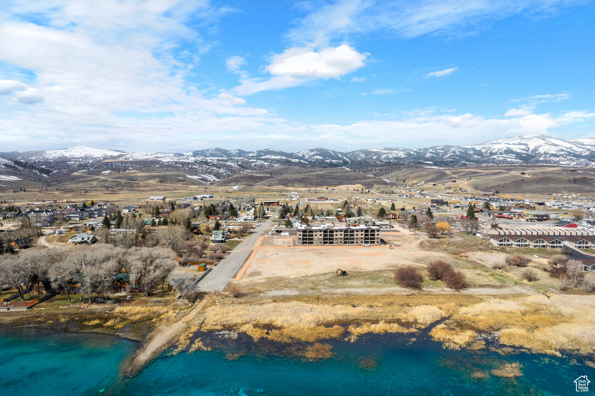GARDEN CITY LAKE RESIDENCES - Residential