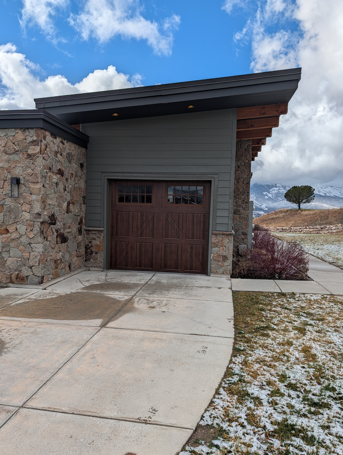 THE RIDGE TOWNHOMES - Residential
