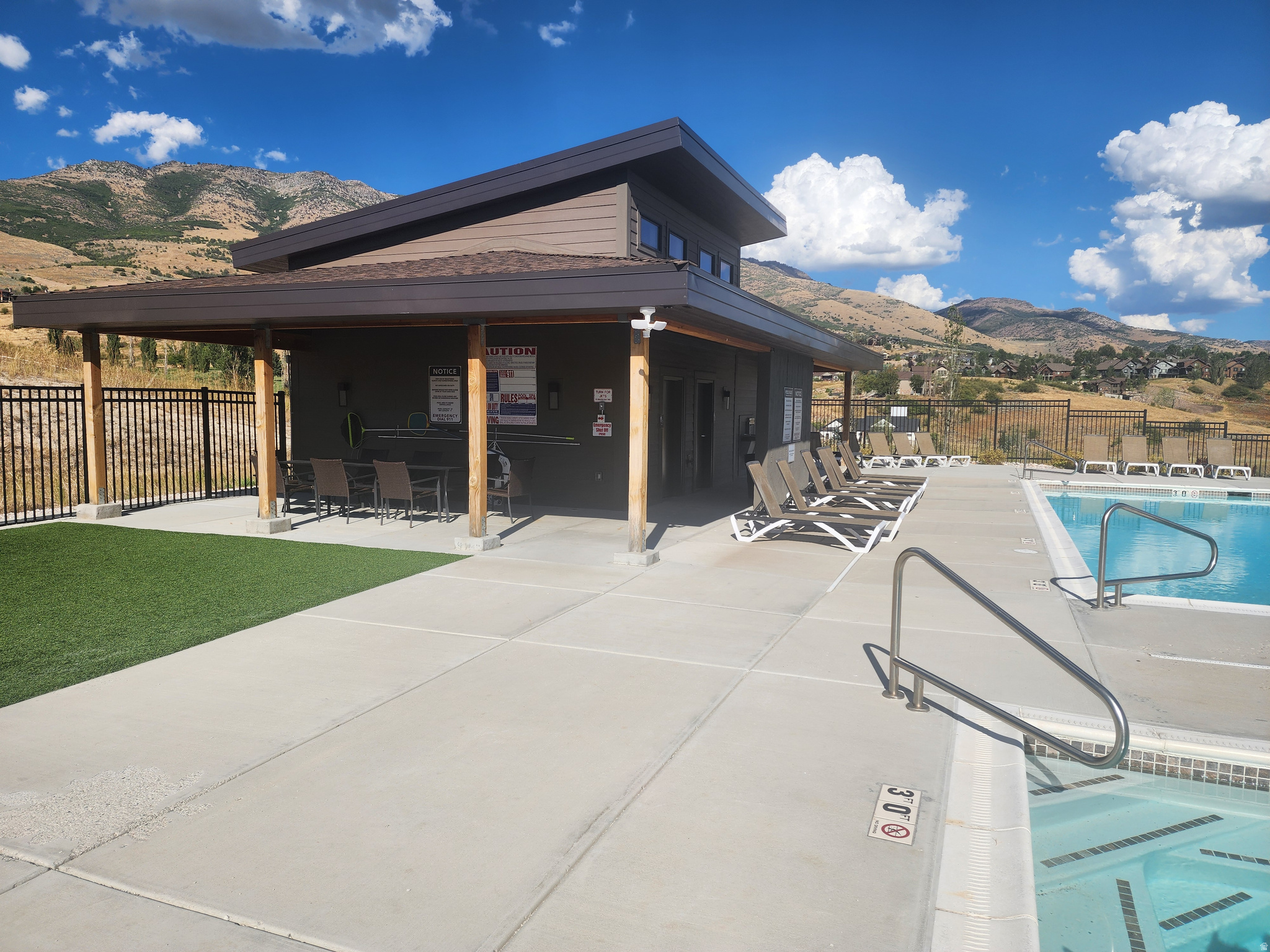 THE RIDGE TOWNHOMES - Residential