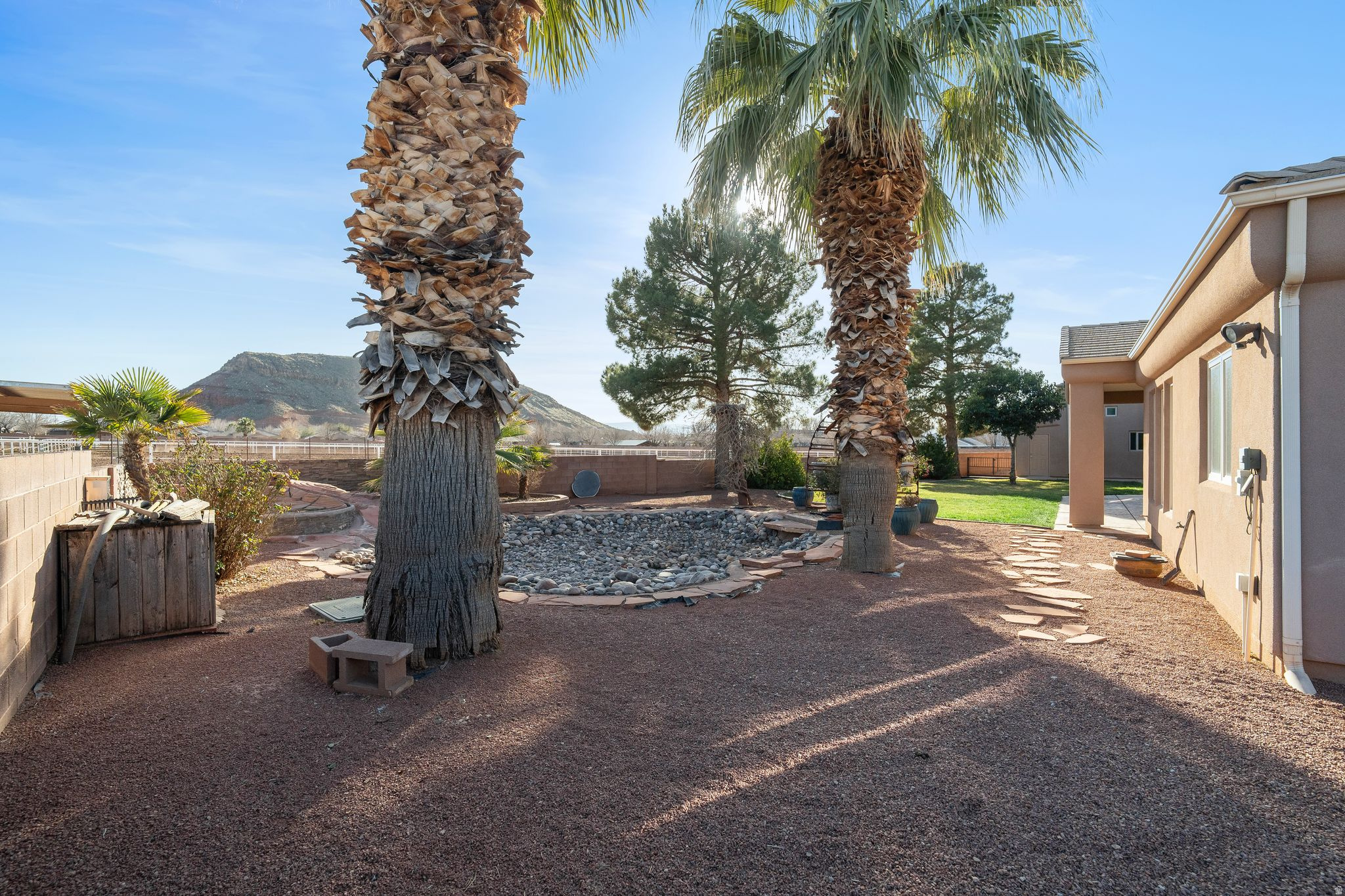 MEADOW LANE EST - Residential