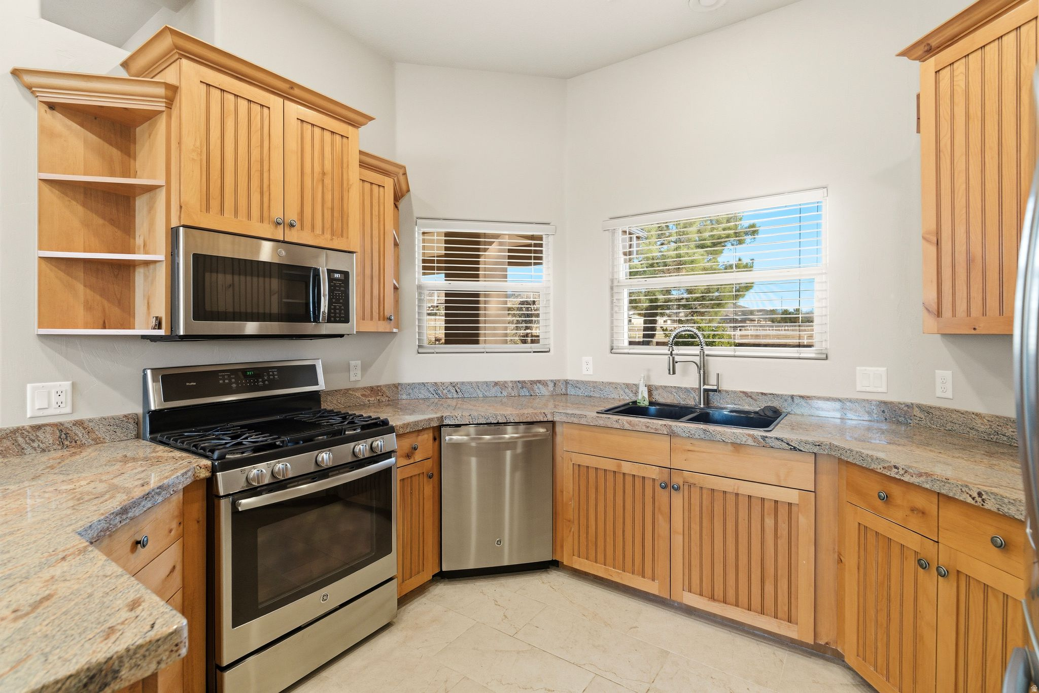 MEADOW LANE EST - Residential