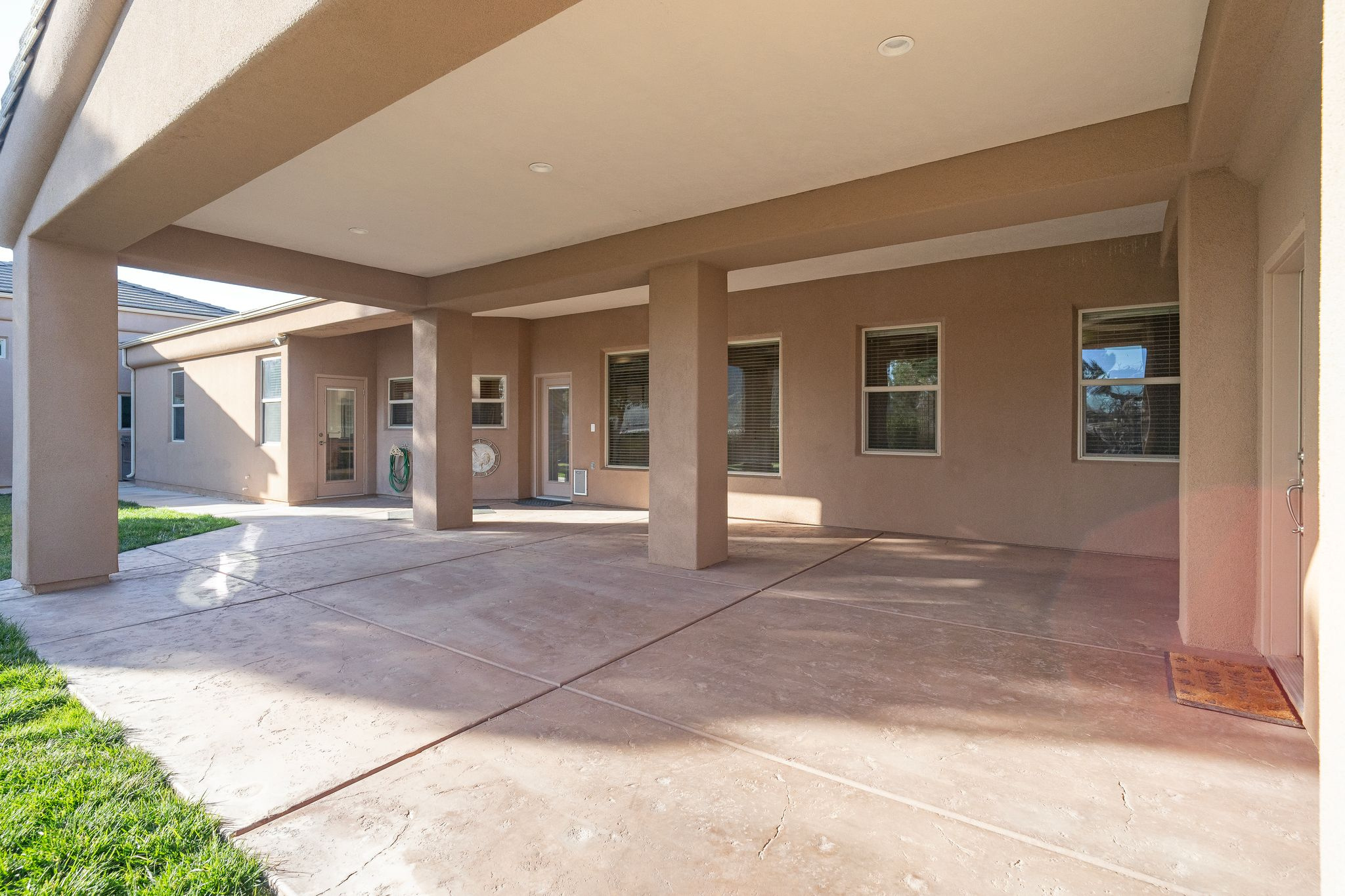 MEADOW LANE EST - Residential