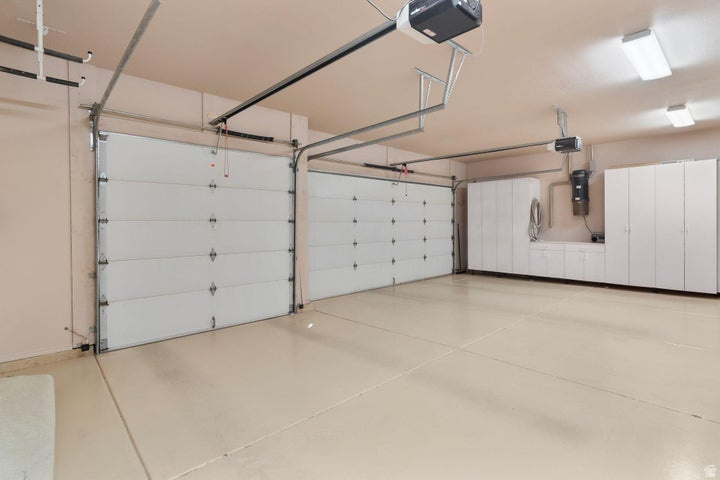 MEADOW LANE EST - Residential
