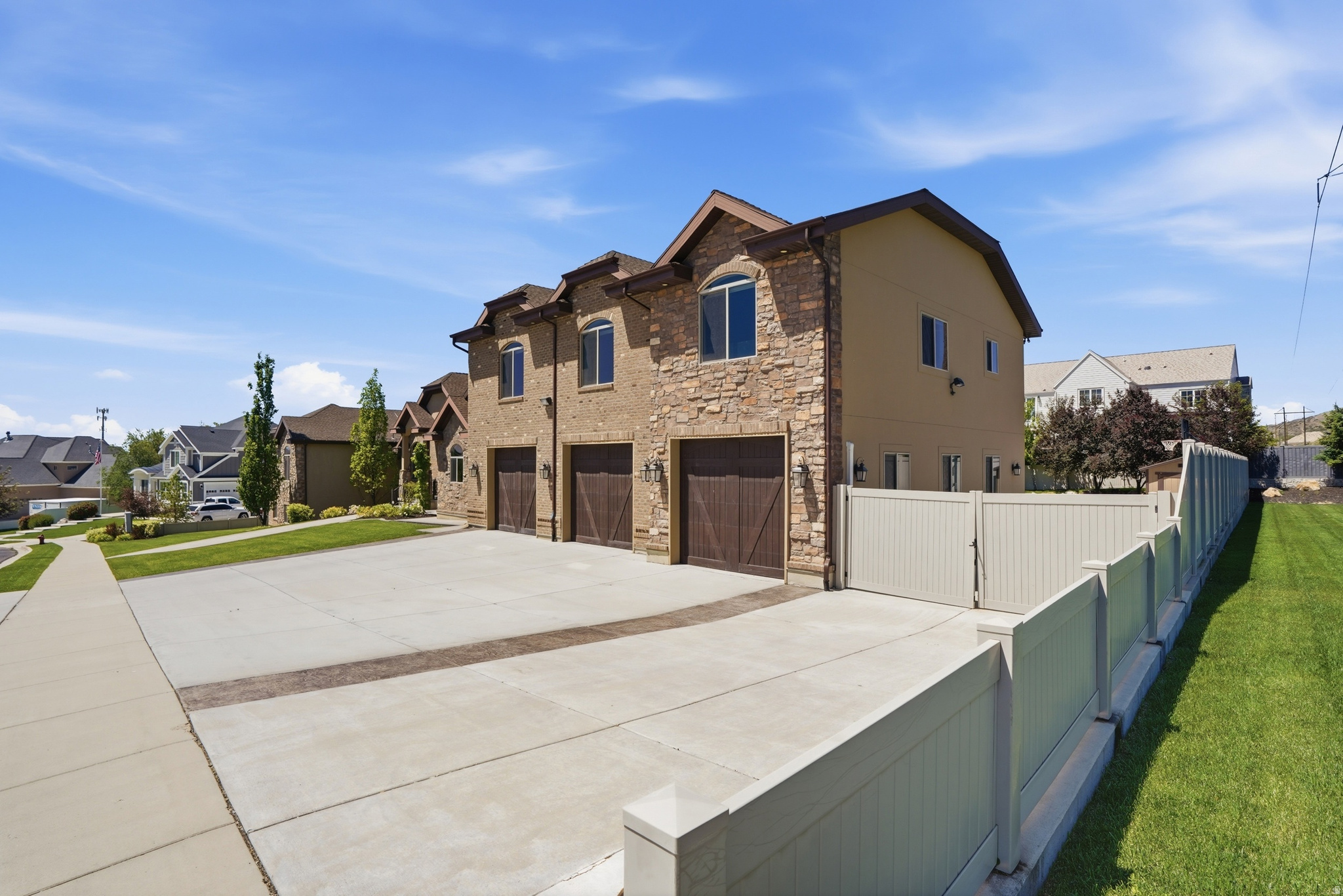 HOLLOW ESTATES - Residential