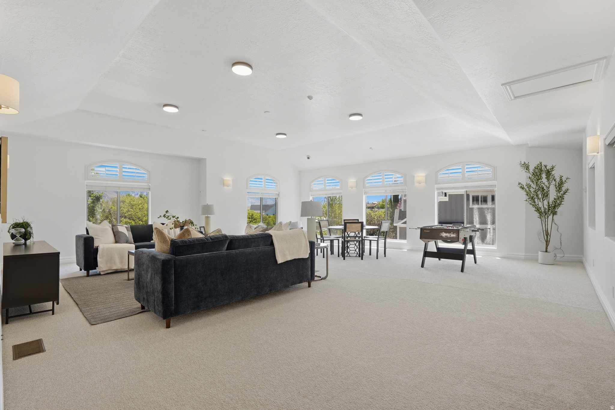 HOLLOW ESTATES - Residential