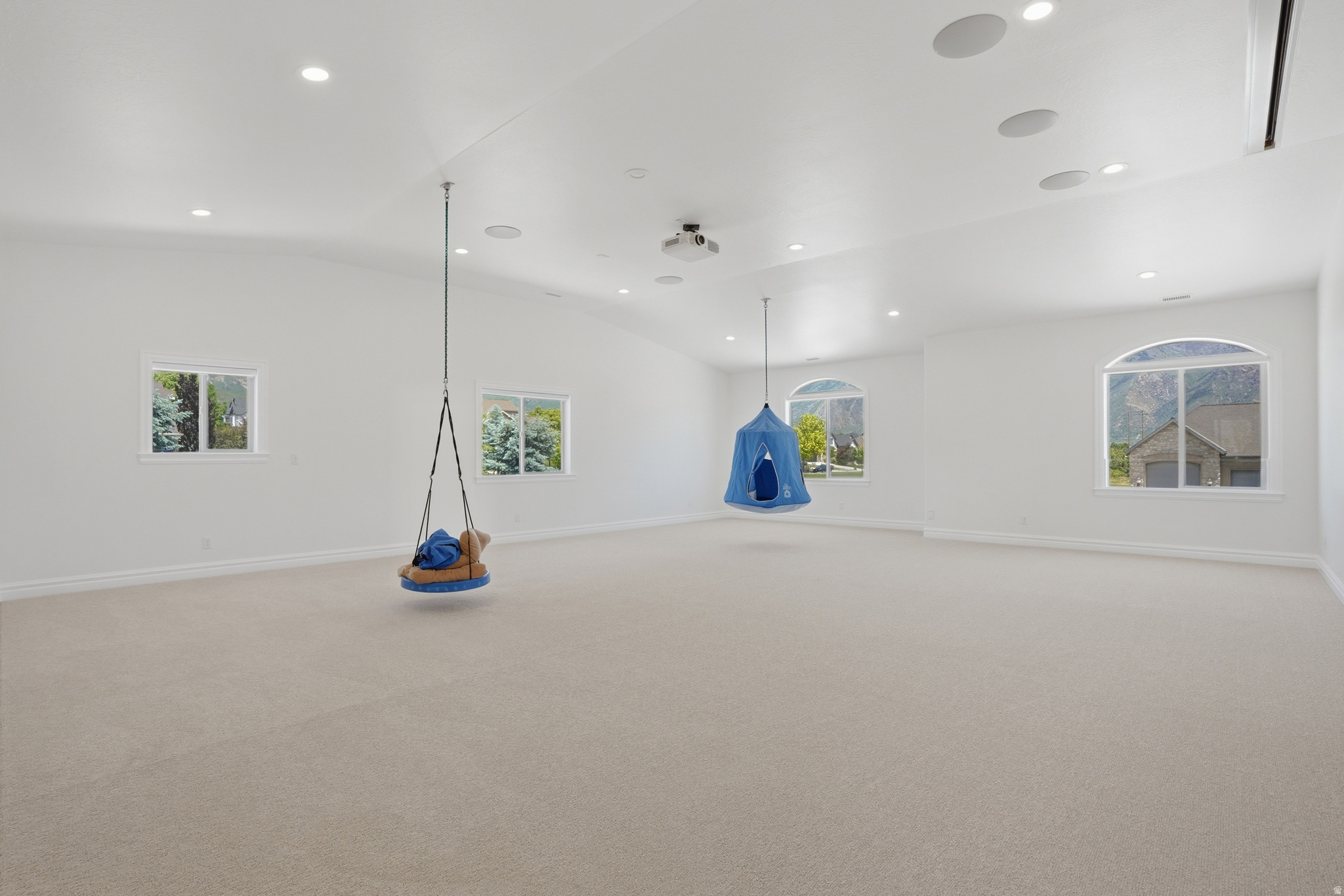 HOLLOW ESTATES - Residential