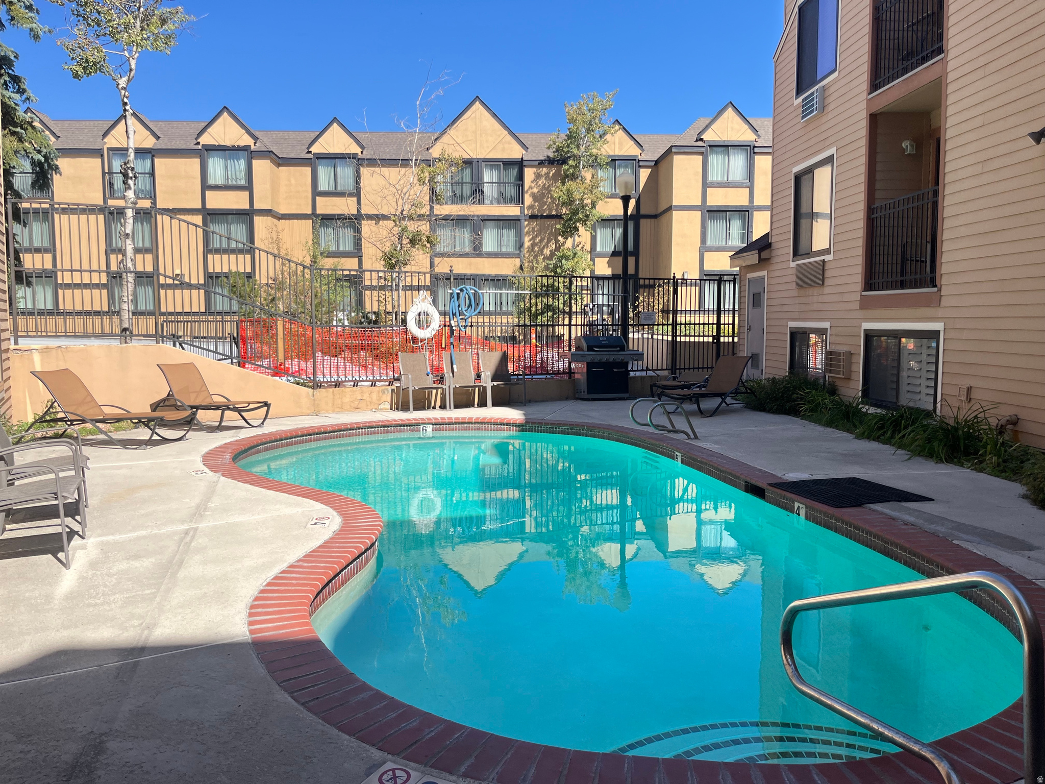 CARRIAGE HOUSE CONDOMINIUMSAS - Residential