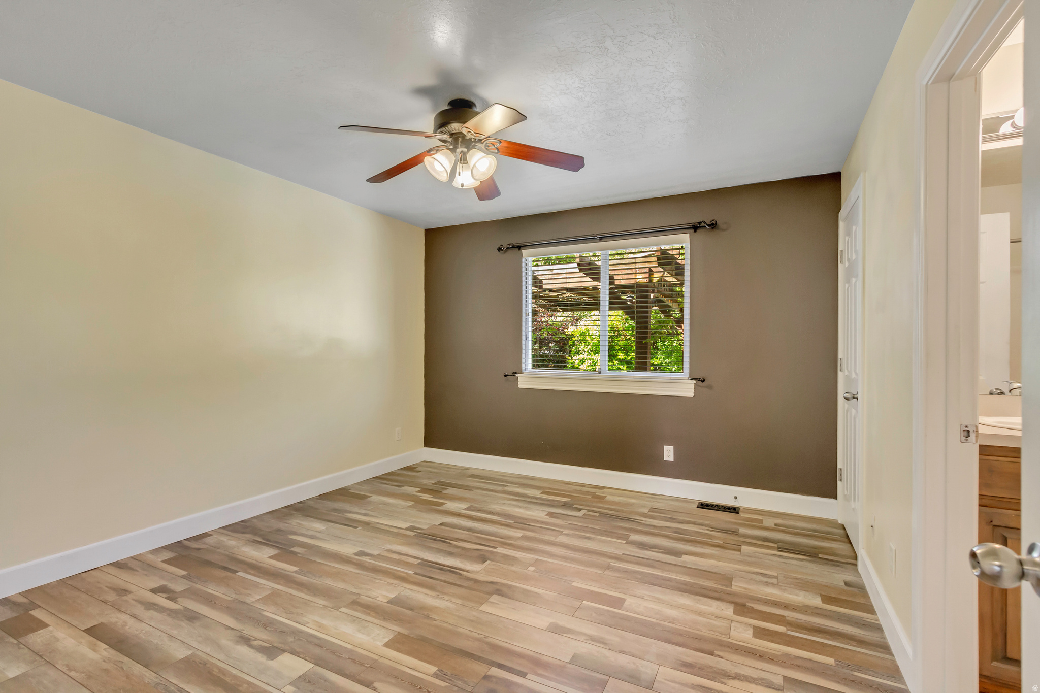EASTSIDE ESTATES - Residential