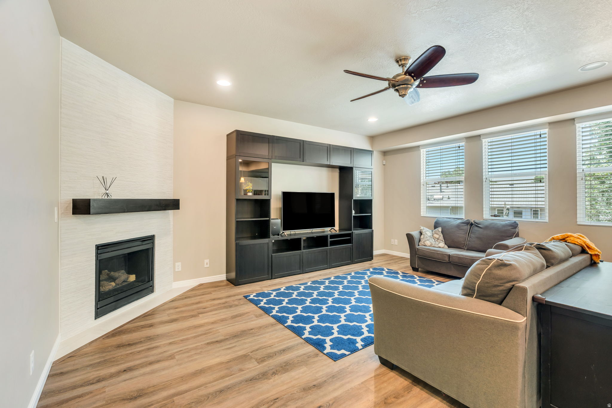 GARDEN GLEN - Residential