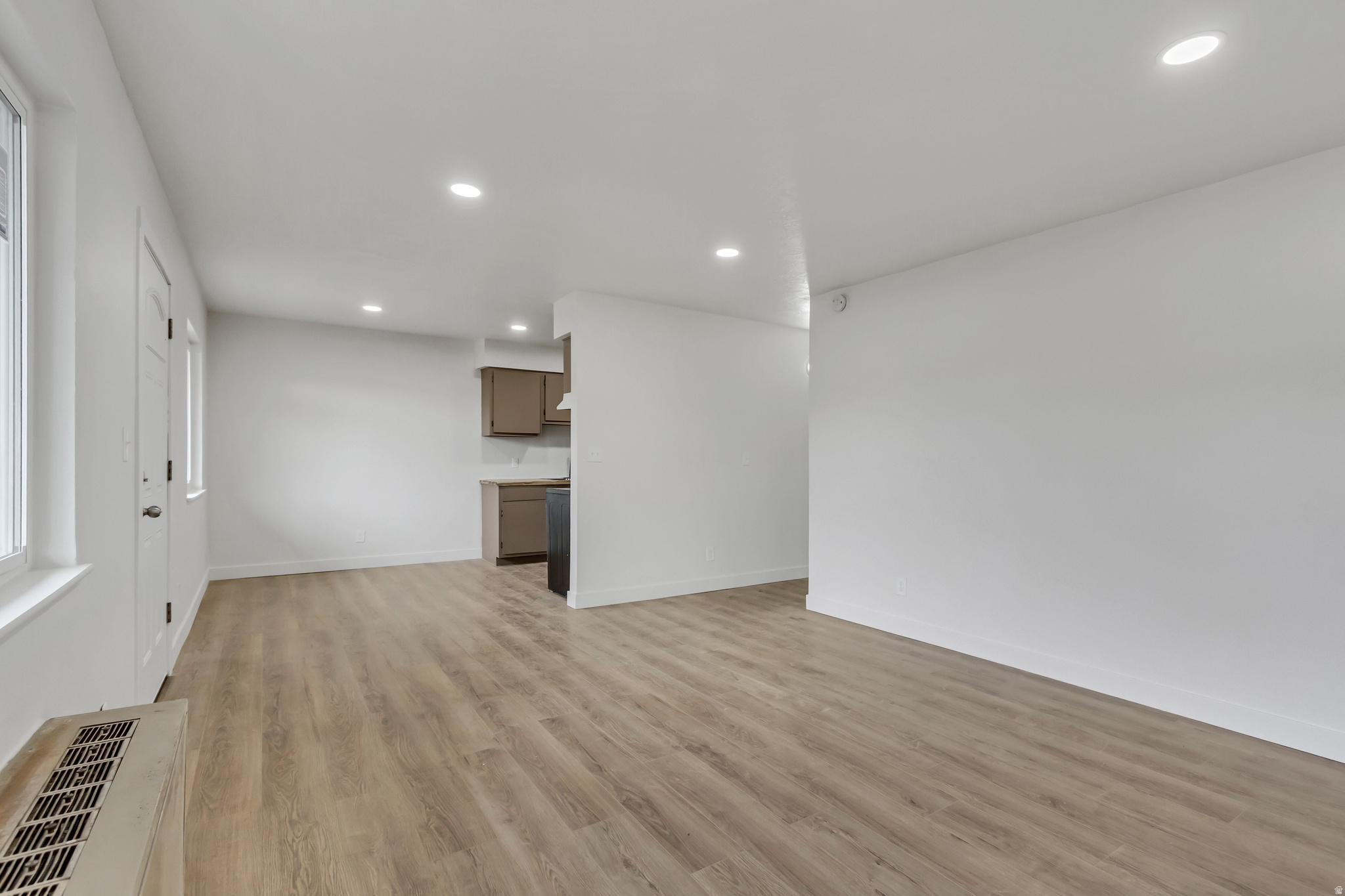 FOUR SEASONS VILLAGE - Residential