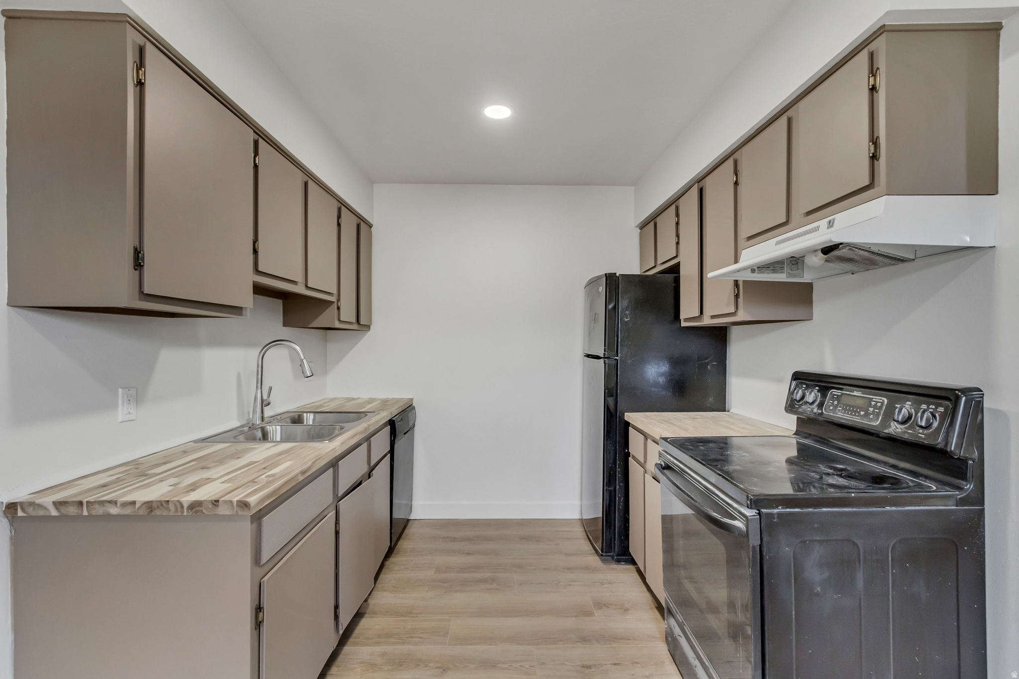 FOUR SEASONS VILLAGE - Residential