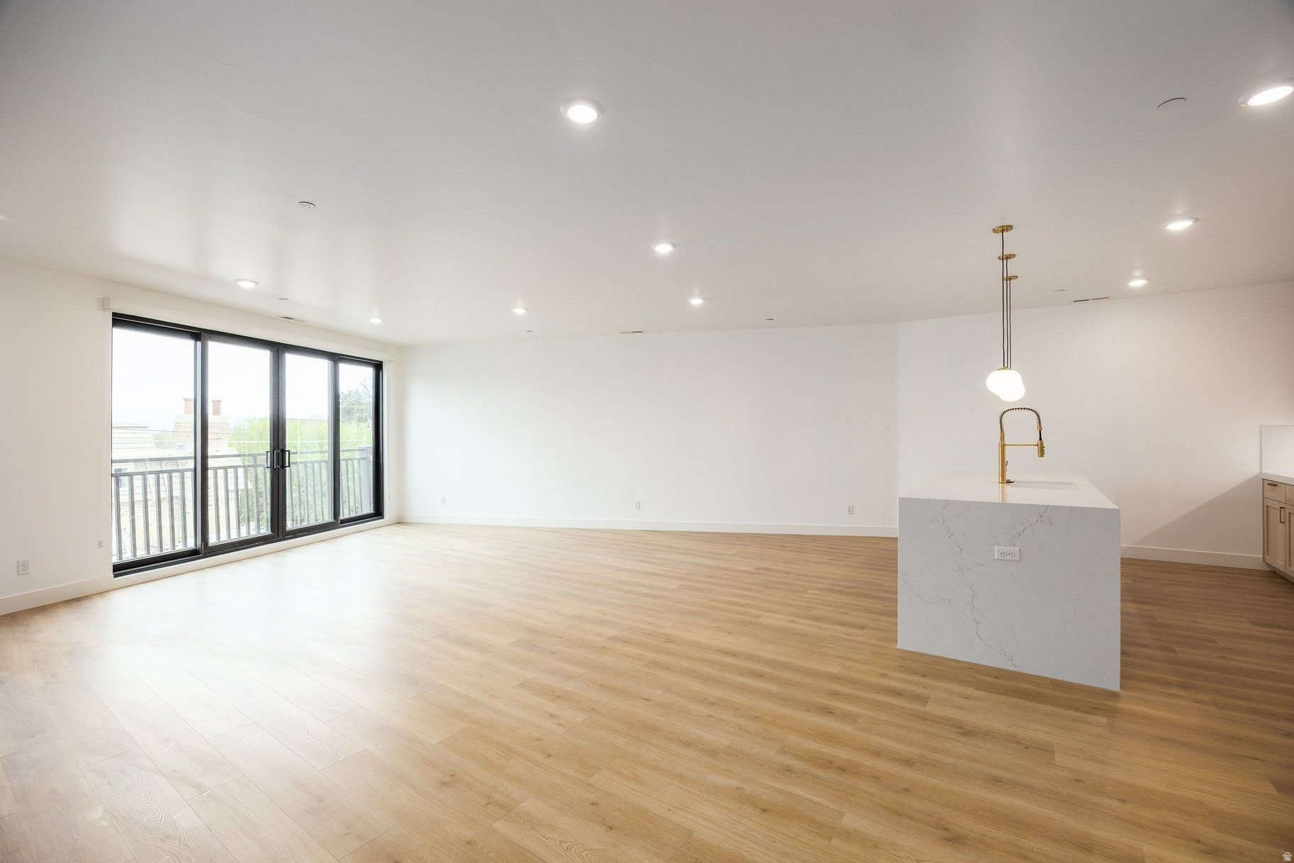 APOLLO SQUARE - Residential