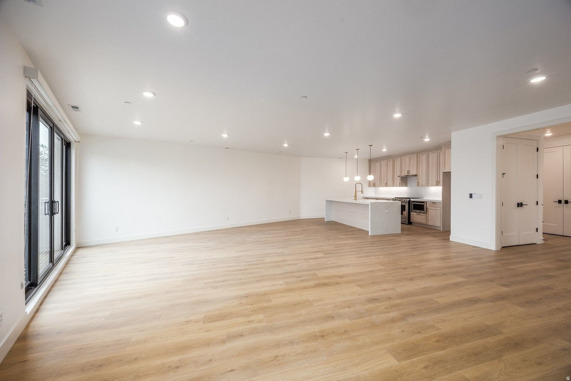 APOLLO SQUARE - Residential