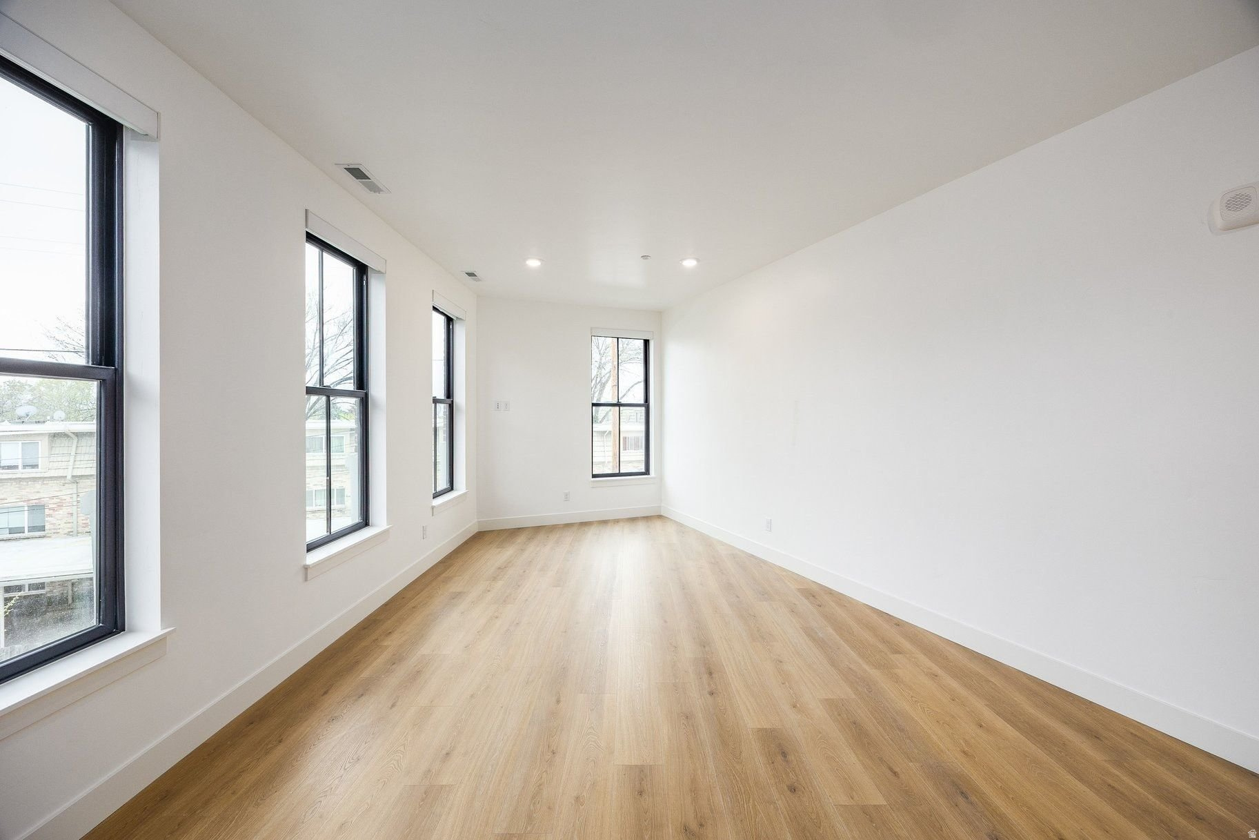 APOLLO SQUARE - Residential