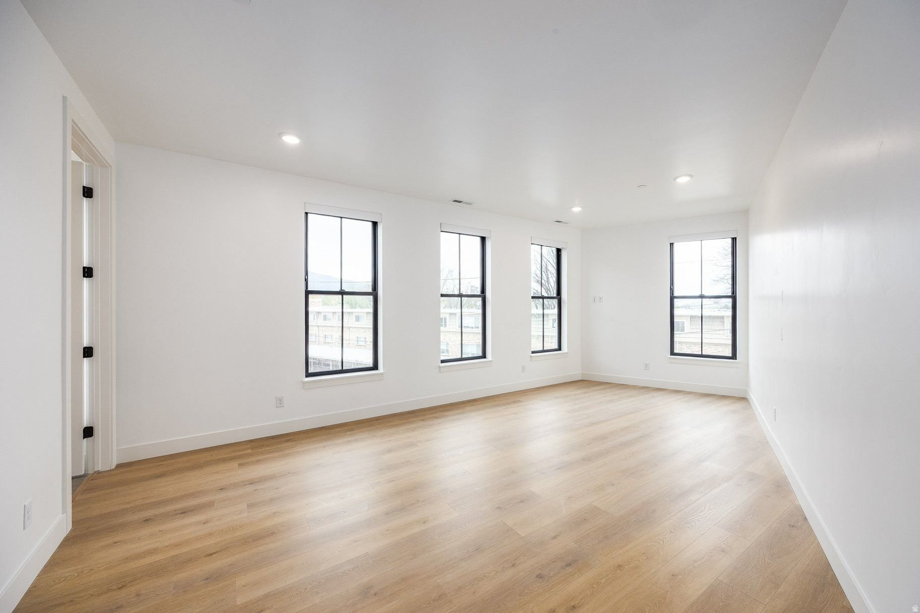 APOLLO SQUARE - Residential