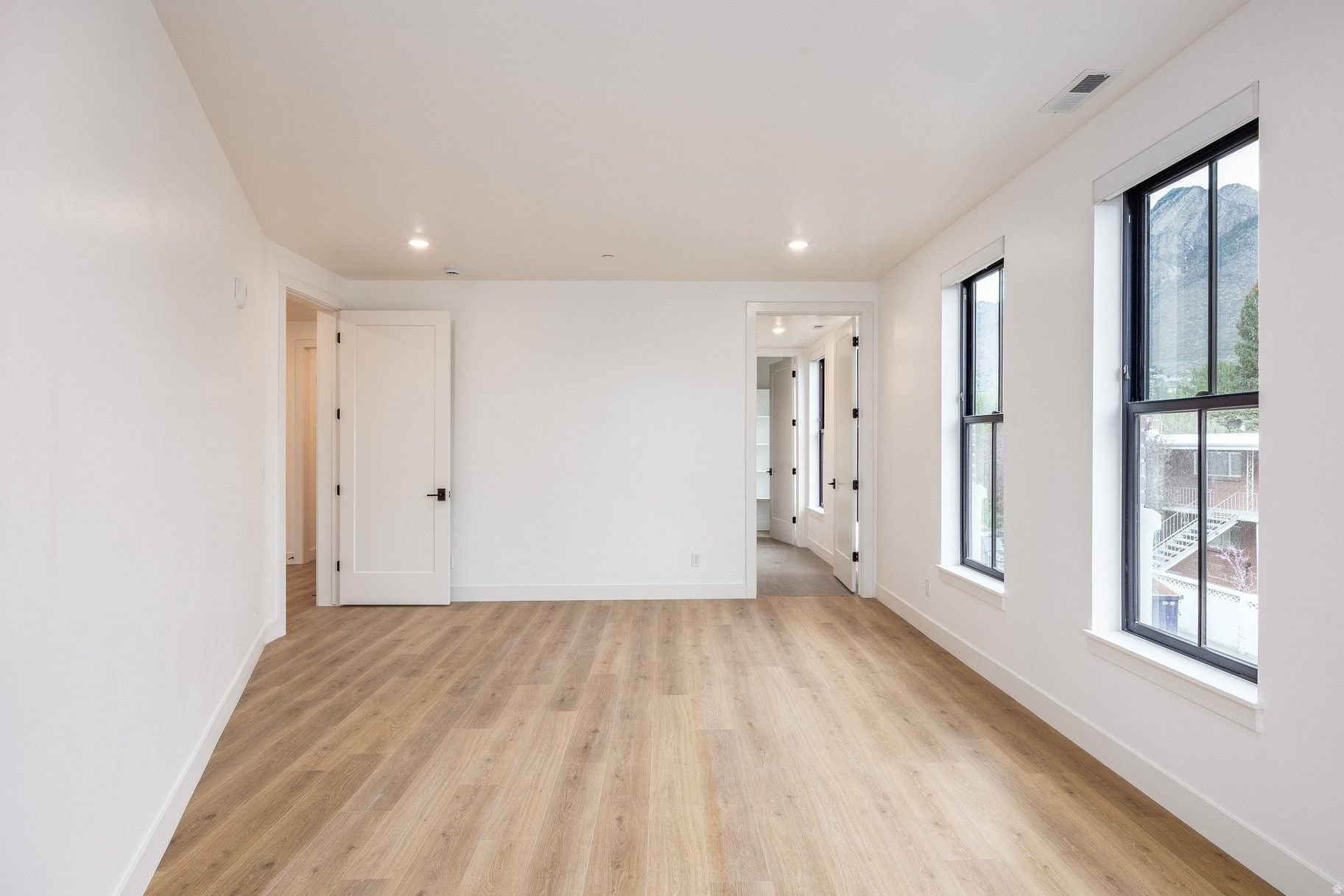 APOLLO SQUARE - Residential